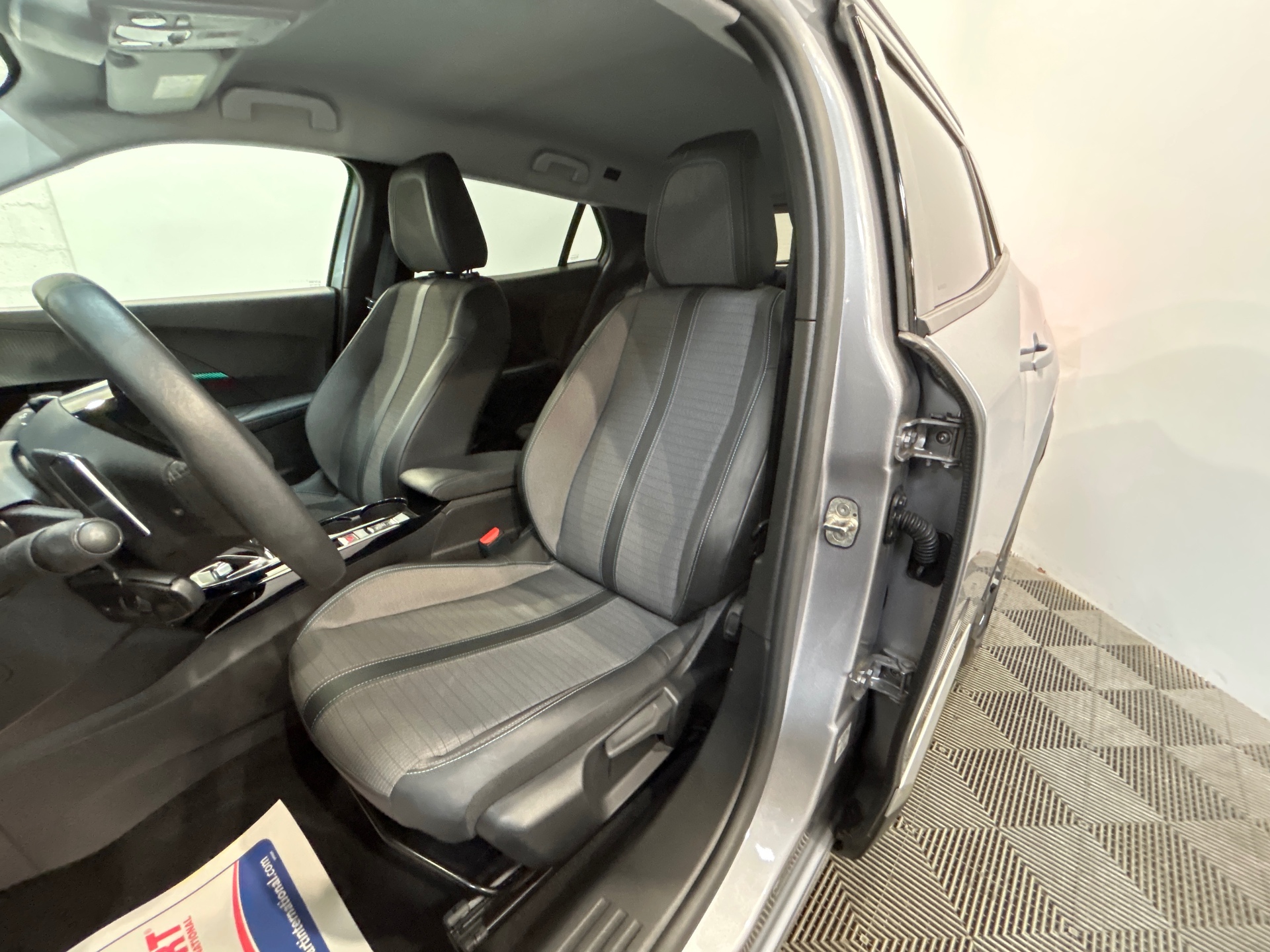 PEUGEOT 2008 BUSINESS BlueHDi 130 S&S EAT8 Allure Business