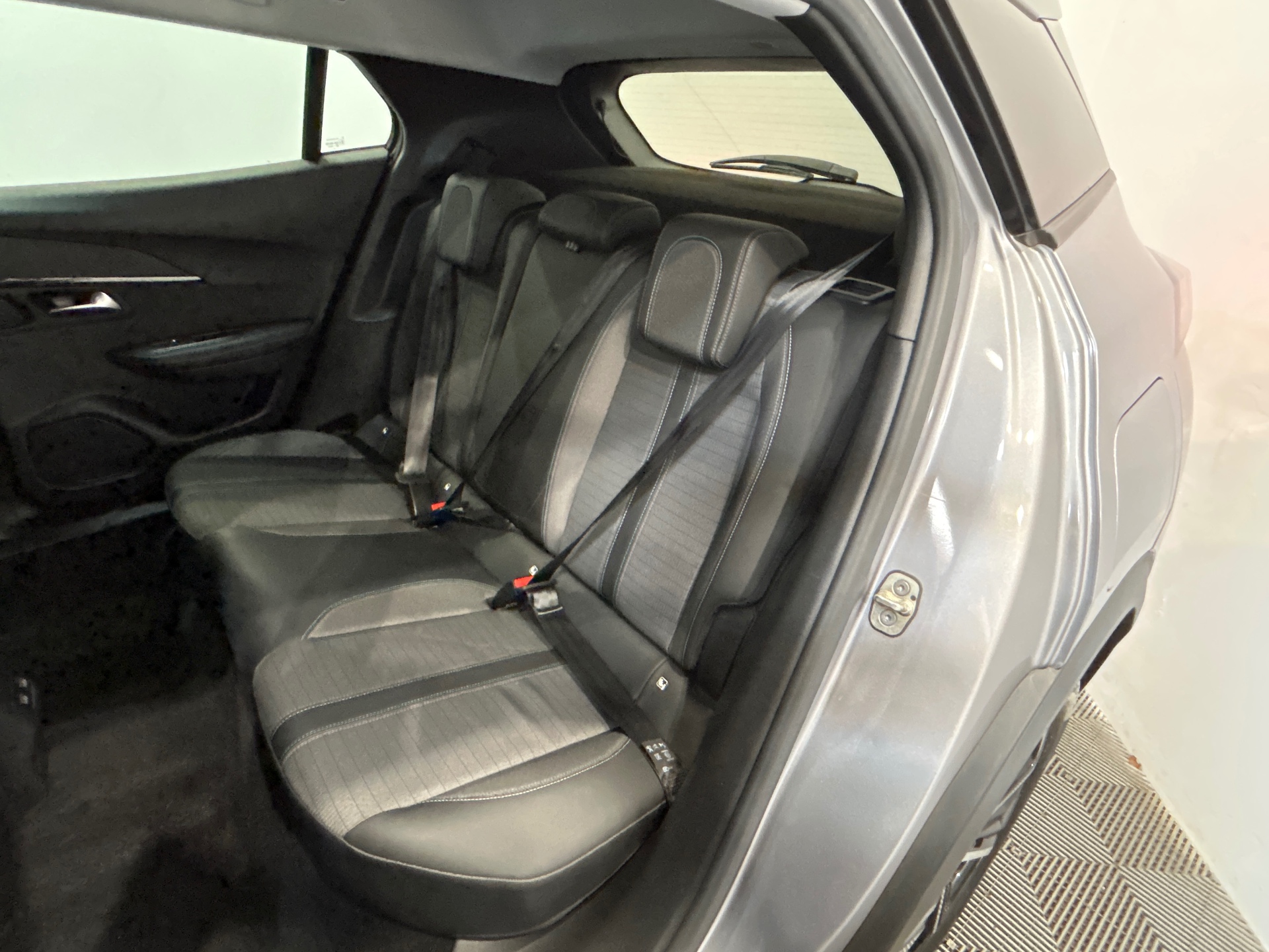 PEUGEOT 2008 BUSINESS BlueHDi 130 S&S EAT8 Allure Business