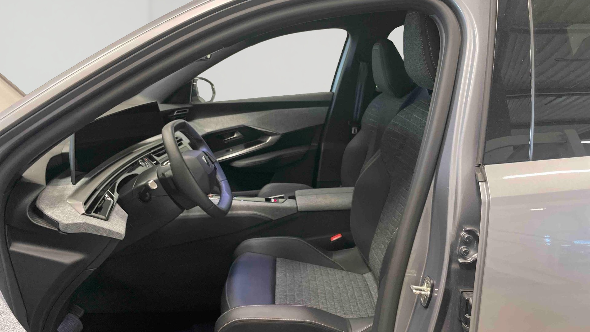 PEUGEOT 5008 Hybrid 145 ch e-DCS6 Allure