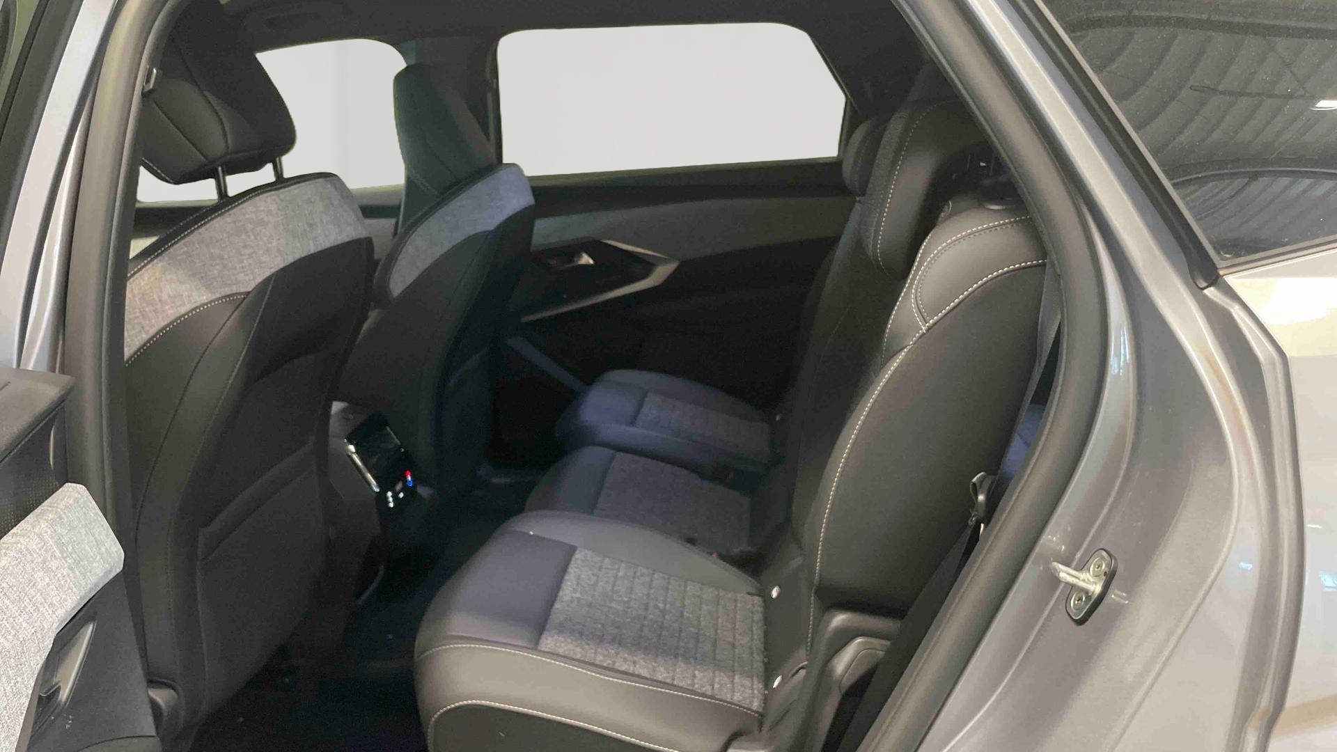 PEUGEOT 5008 Hybrid 145 ch e-DCS6 Allure