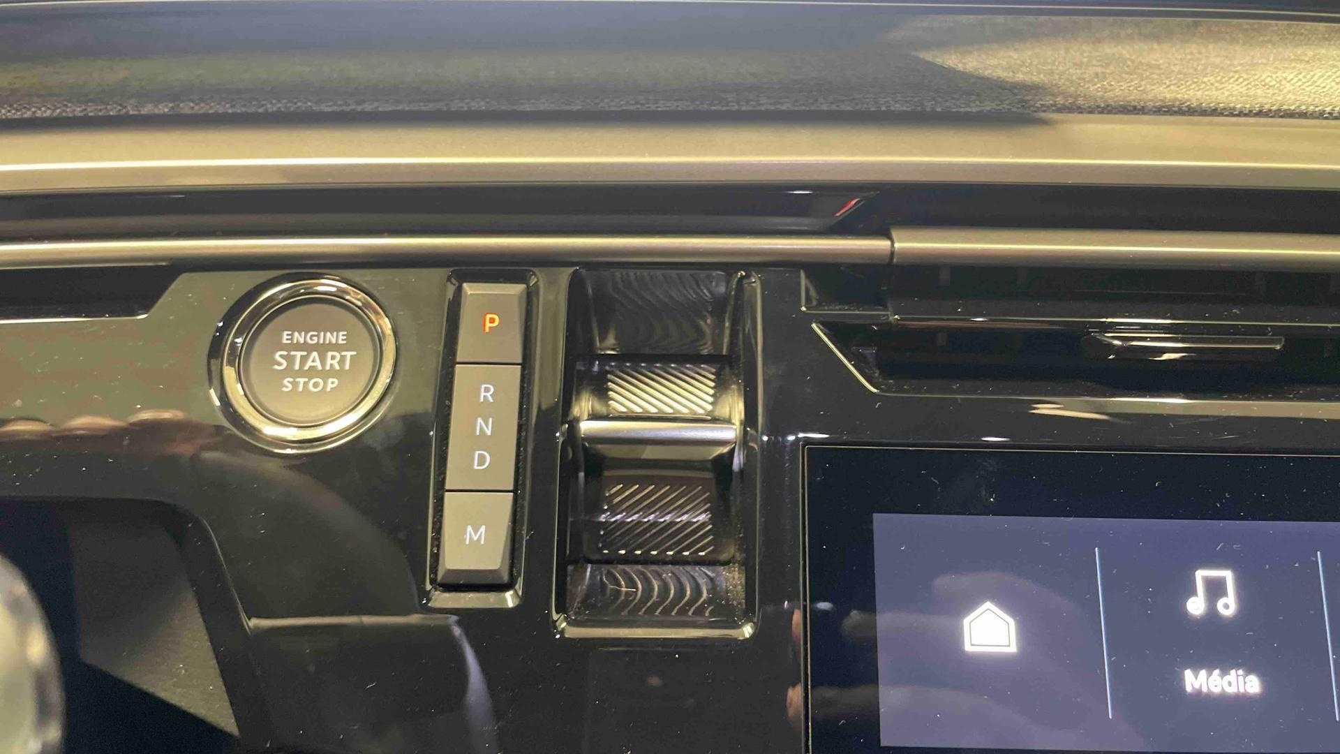 PEUGEOT 5008 Hybrid 145 ch e-DCS6 Allure