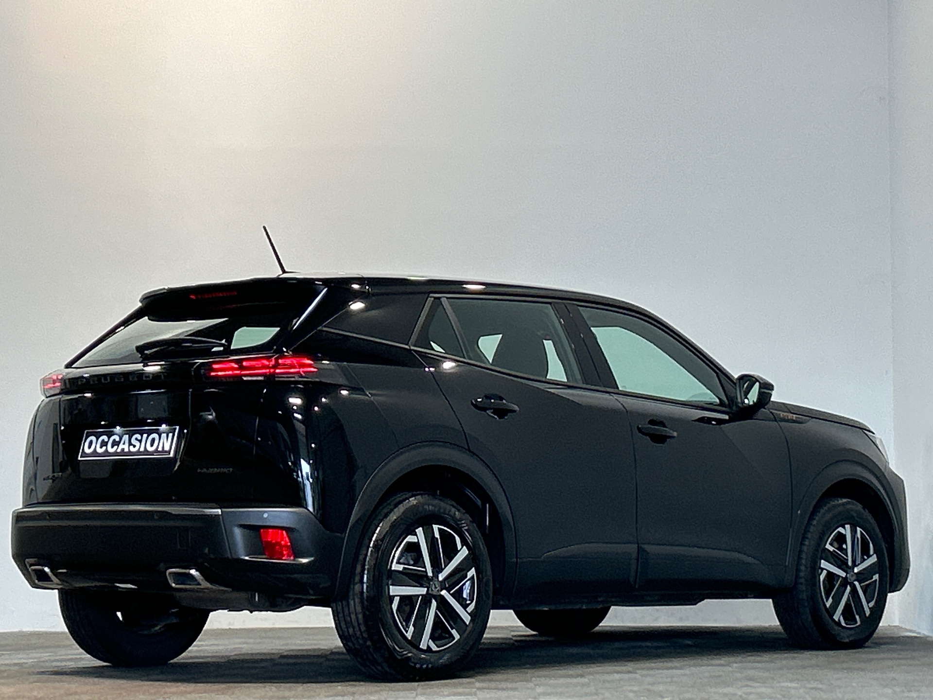 PEUGEOT 2008 Hybrid 145 e-DCS6 Style