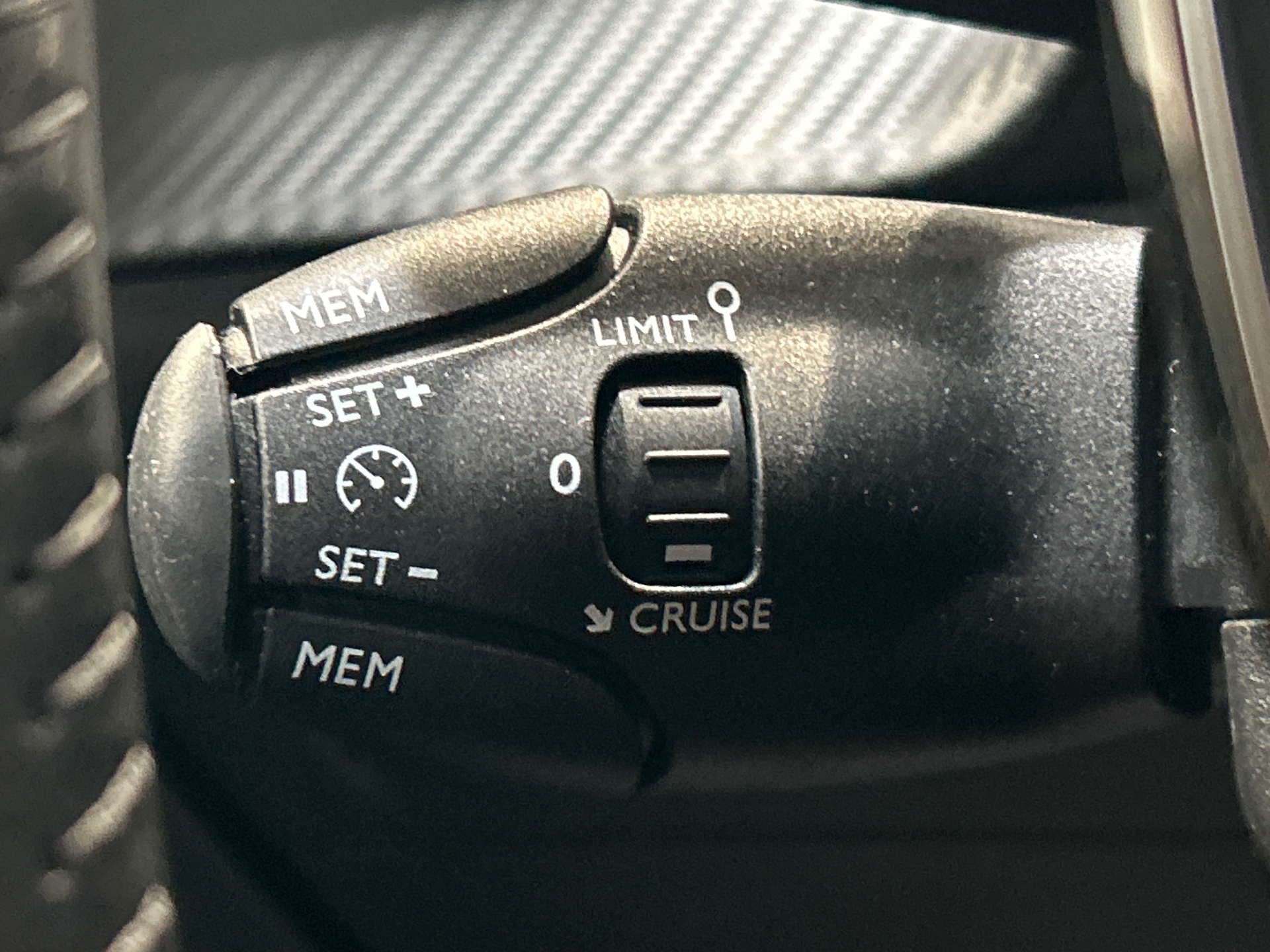 PEUGEOT 2008 Hybrid 145 e-DCS6 Style