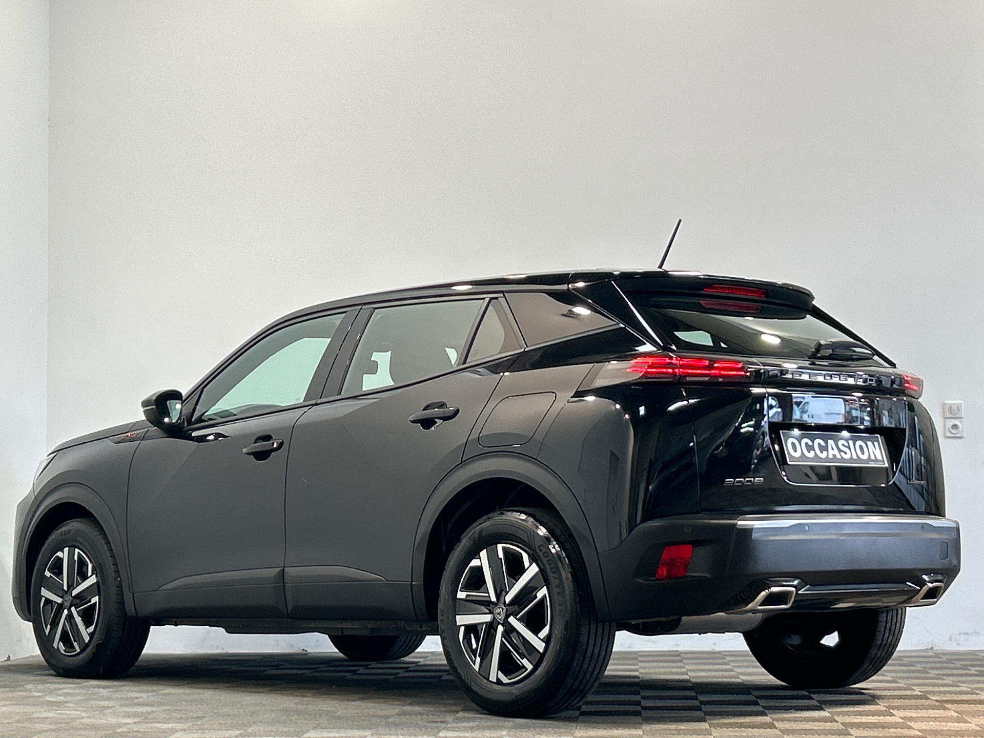 PEUGEOT 2008 Hybrid 145 e-DCS6 Style