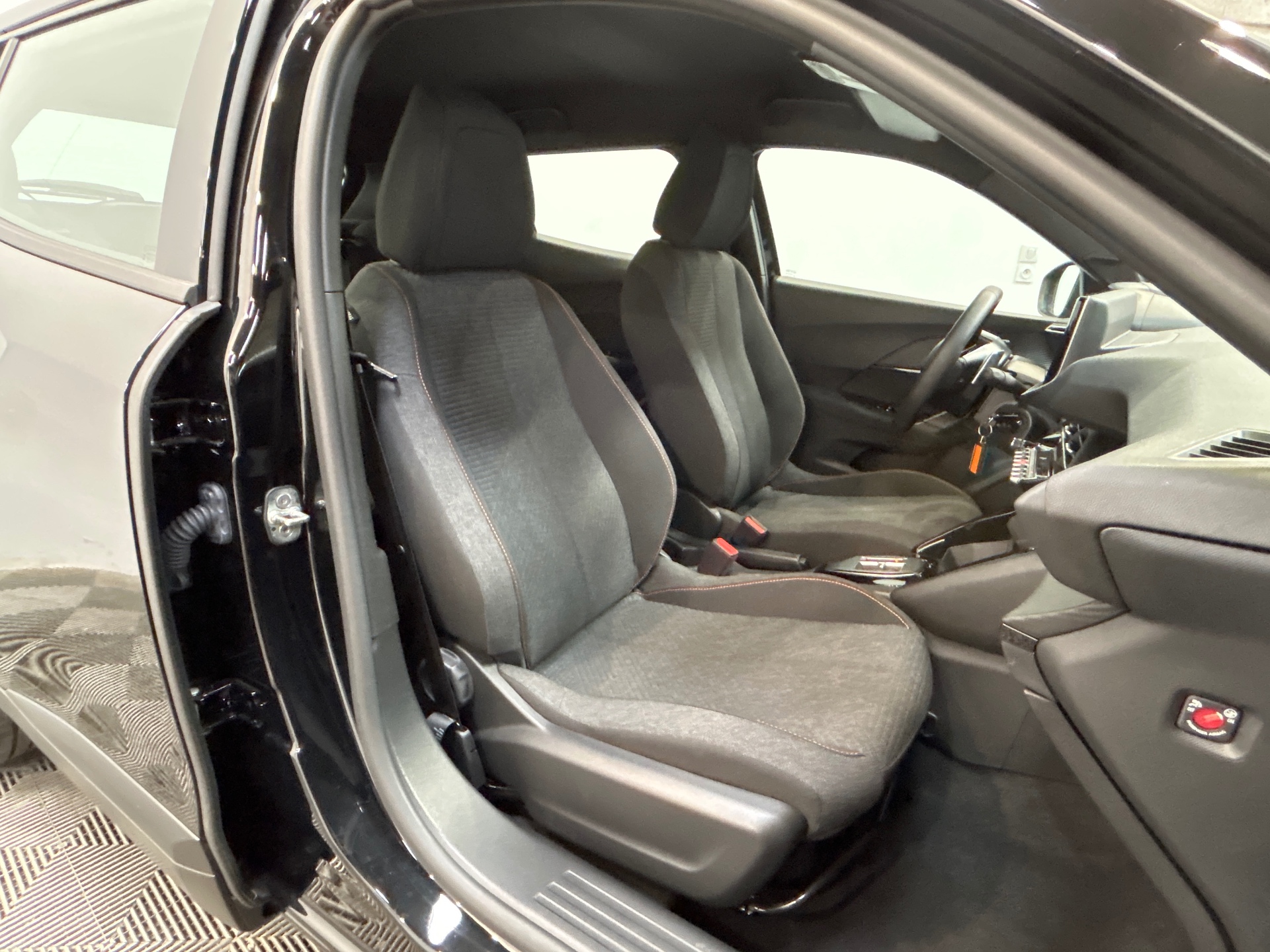 PEUGEOT 2008 Hybrid 145 e-DCS6 Style