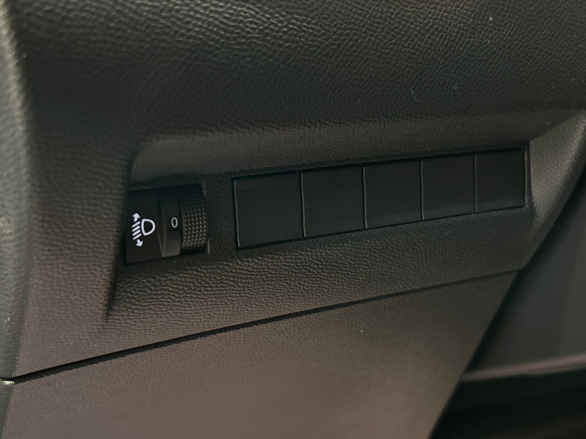 PEUGEOT 2008 Hybrid 145 e-DCS6 Style