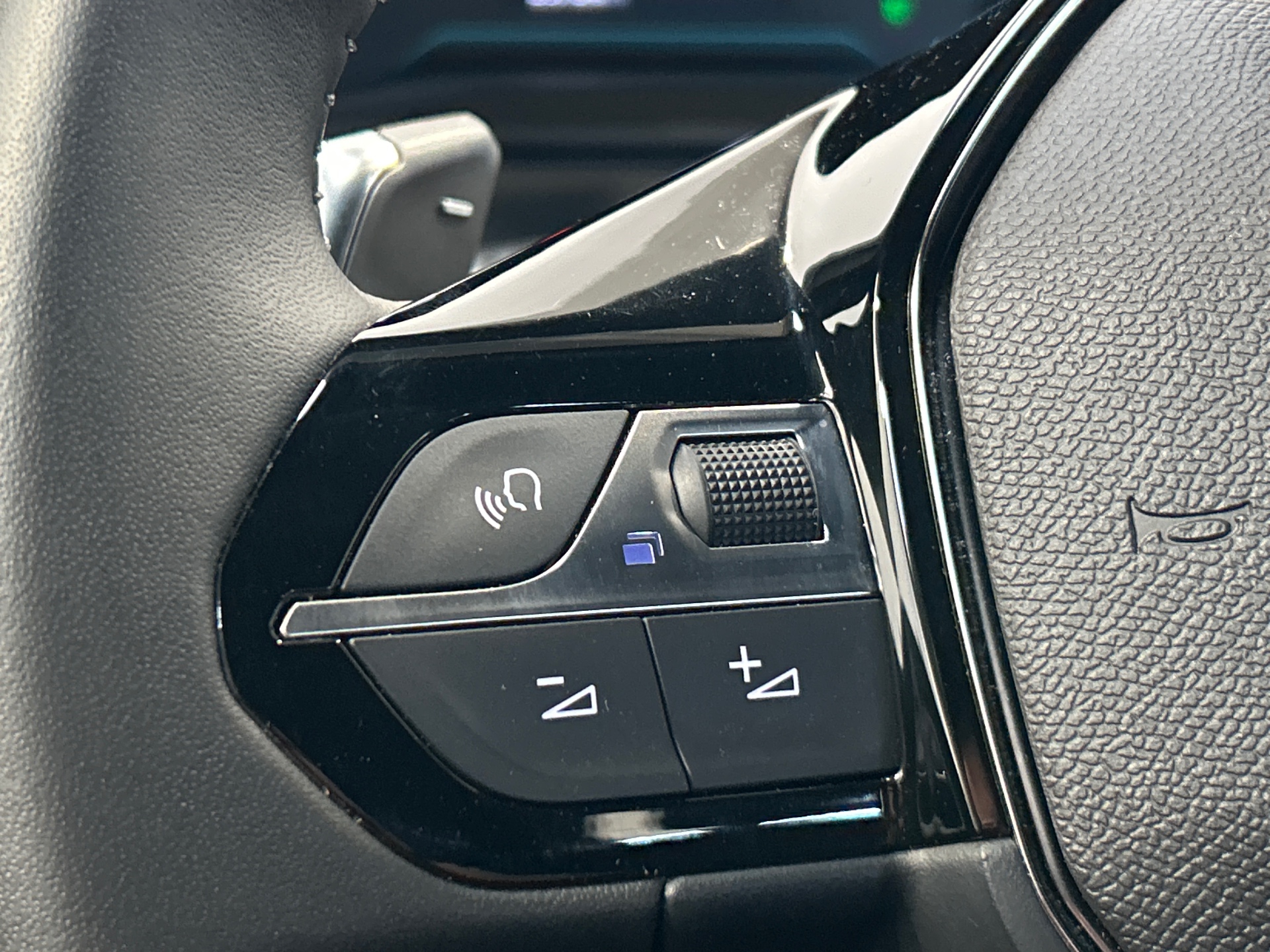 PEUGEOT 2008 Hybrid 145 e-DCS6 Style