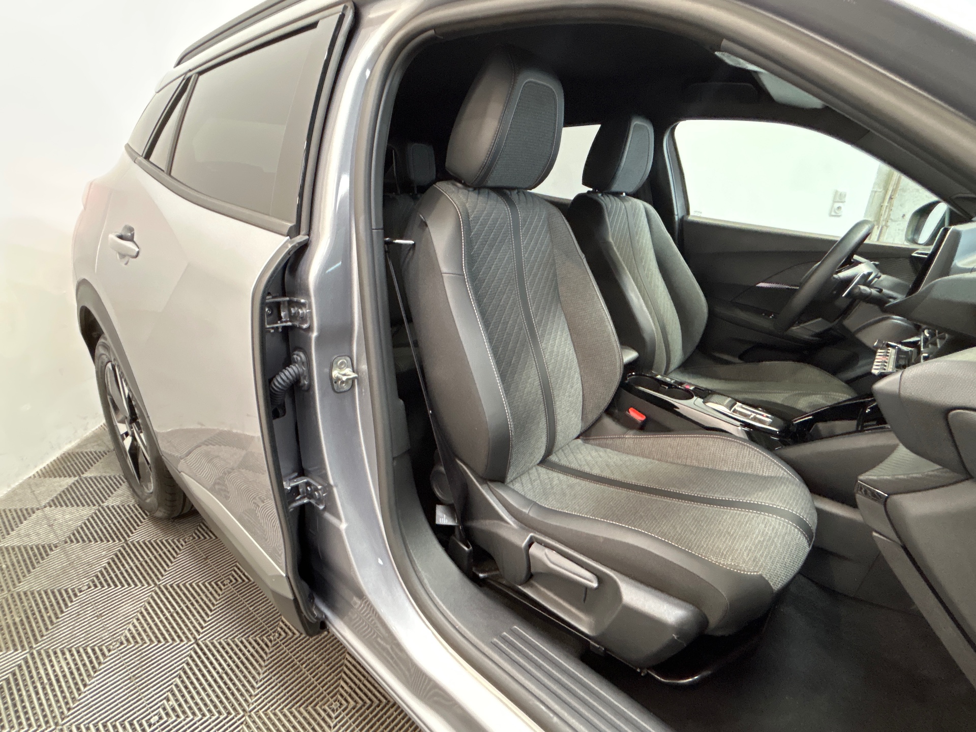 PEUGEOT 2008 130 S&S EAT8 Allure