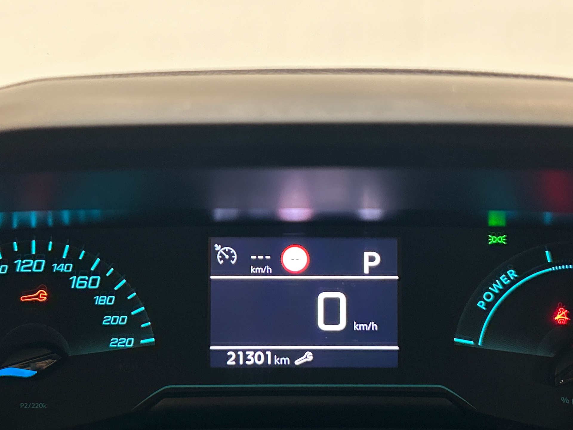 PEUGEOT 2008 Hybrid 145 e-DCS6 Style