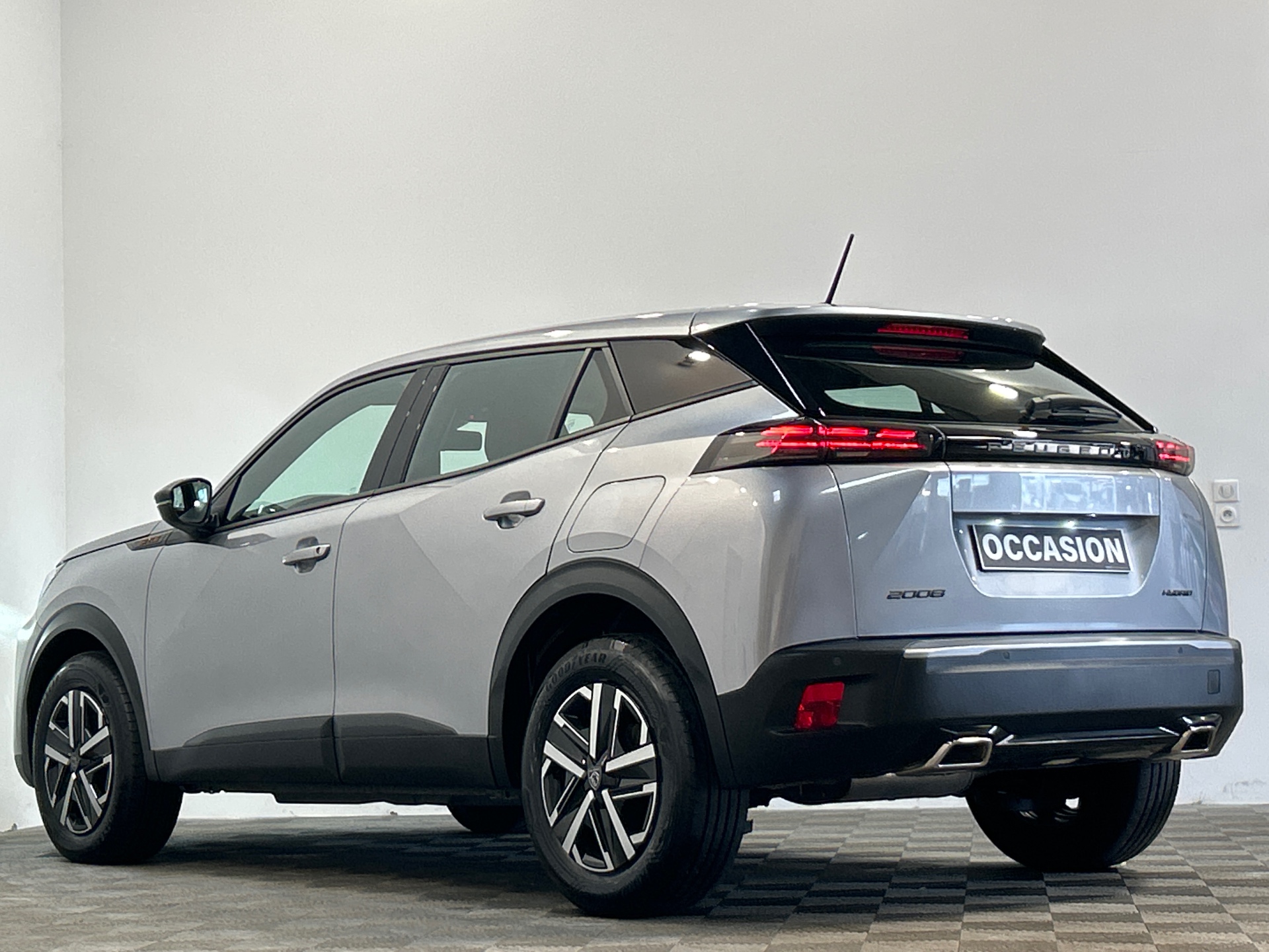 PEUGEOT 2008 Hybrid 145 e-DCS6 Style