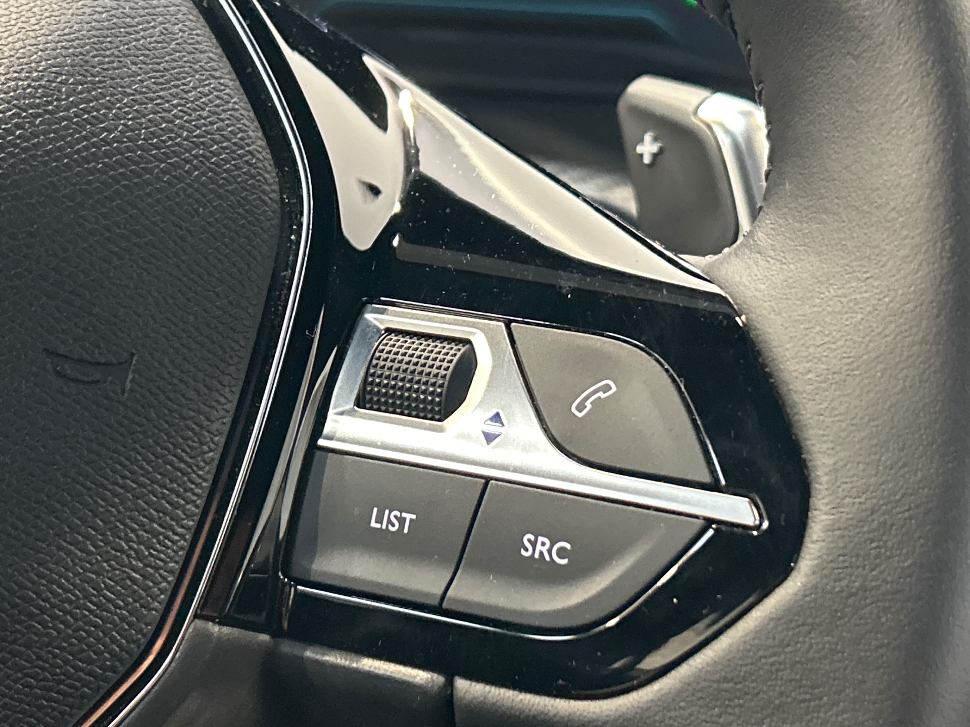 PEUGEOT 2008 Hybrid 145 e-DCS6 Style