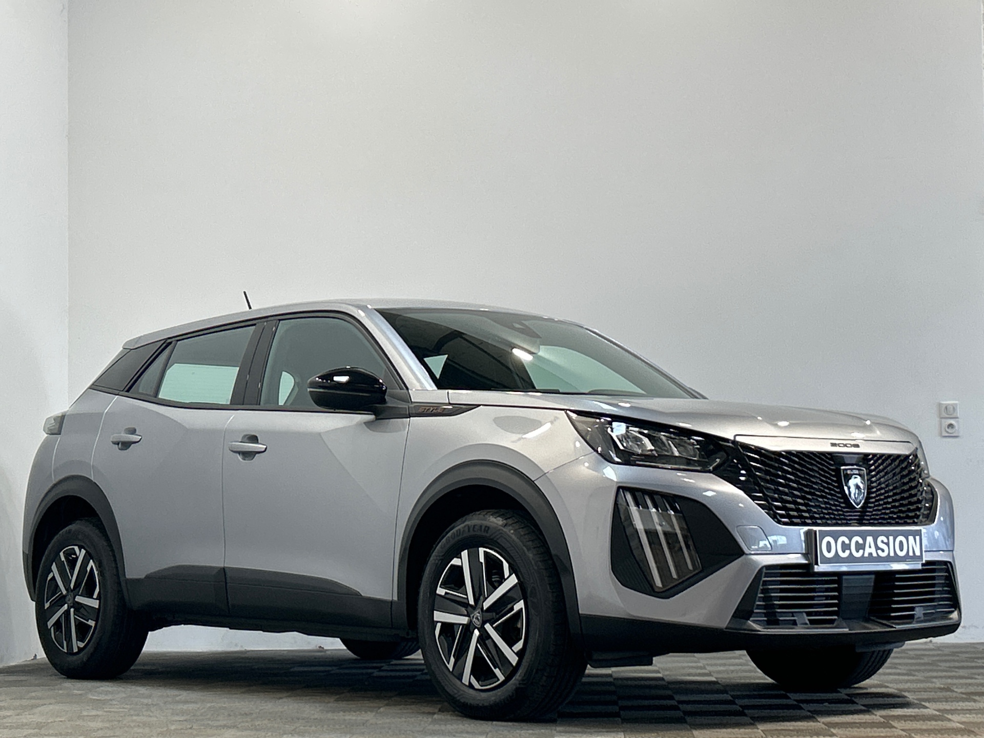 PEUGEOT 2008 Hybrid 145 e-DCS6 Style