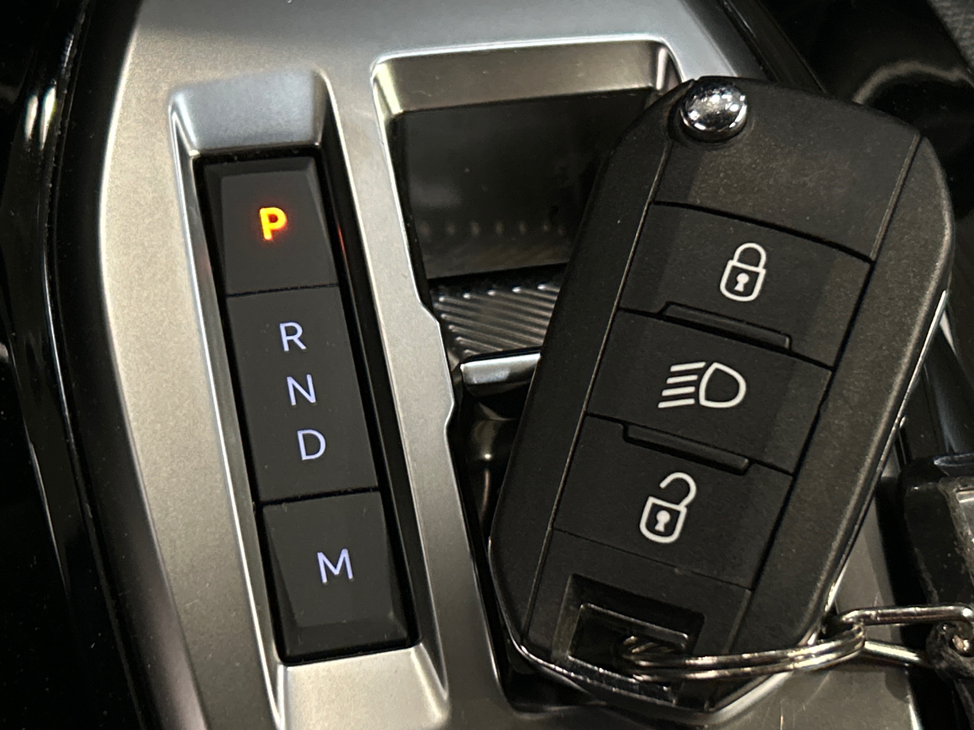 PEUGEOT 2008 Hybrid 145 e-DCS6 Style