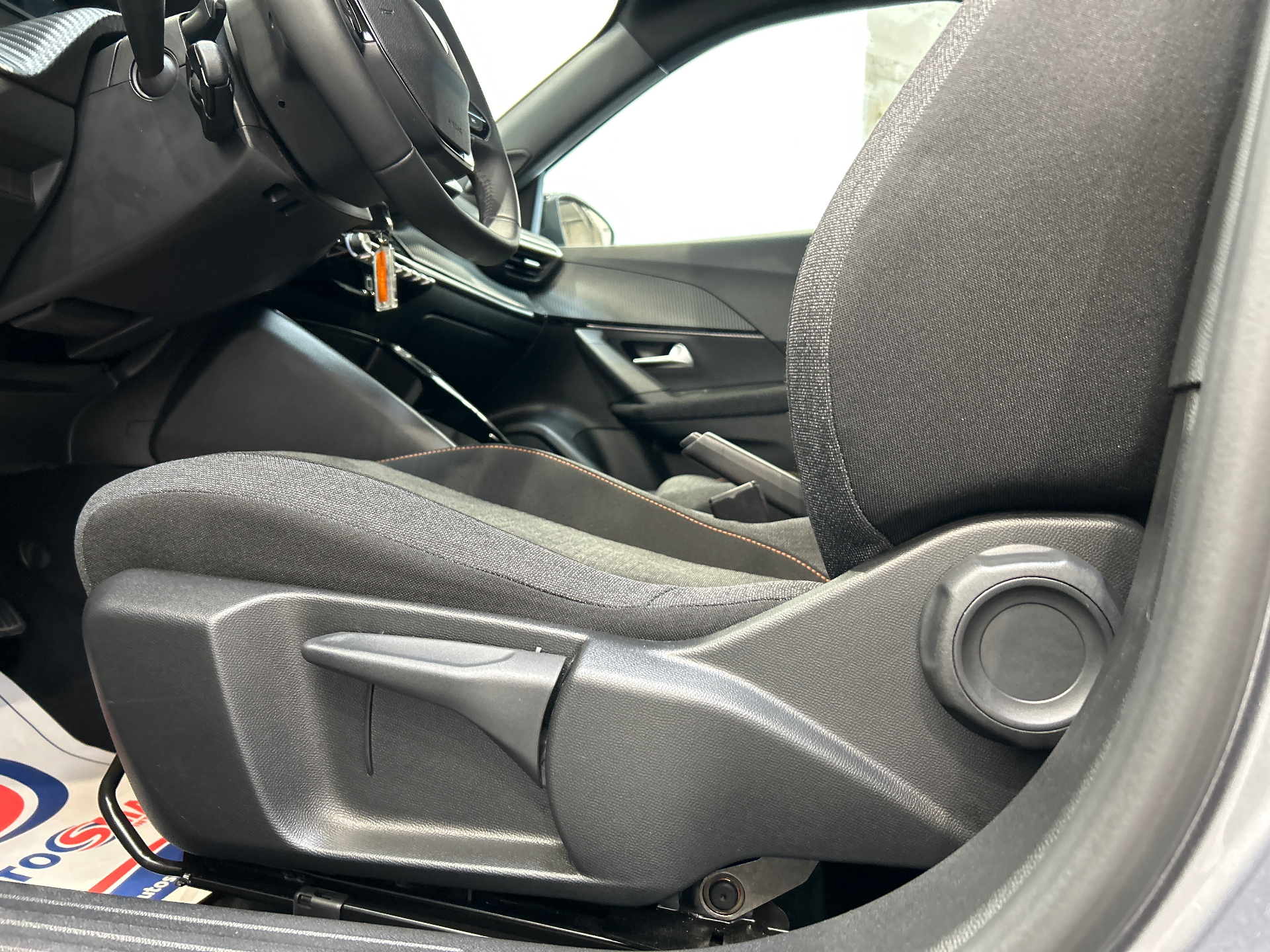 PEUGEOT 2008 Hybrid 145 e-DCS6 Style