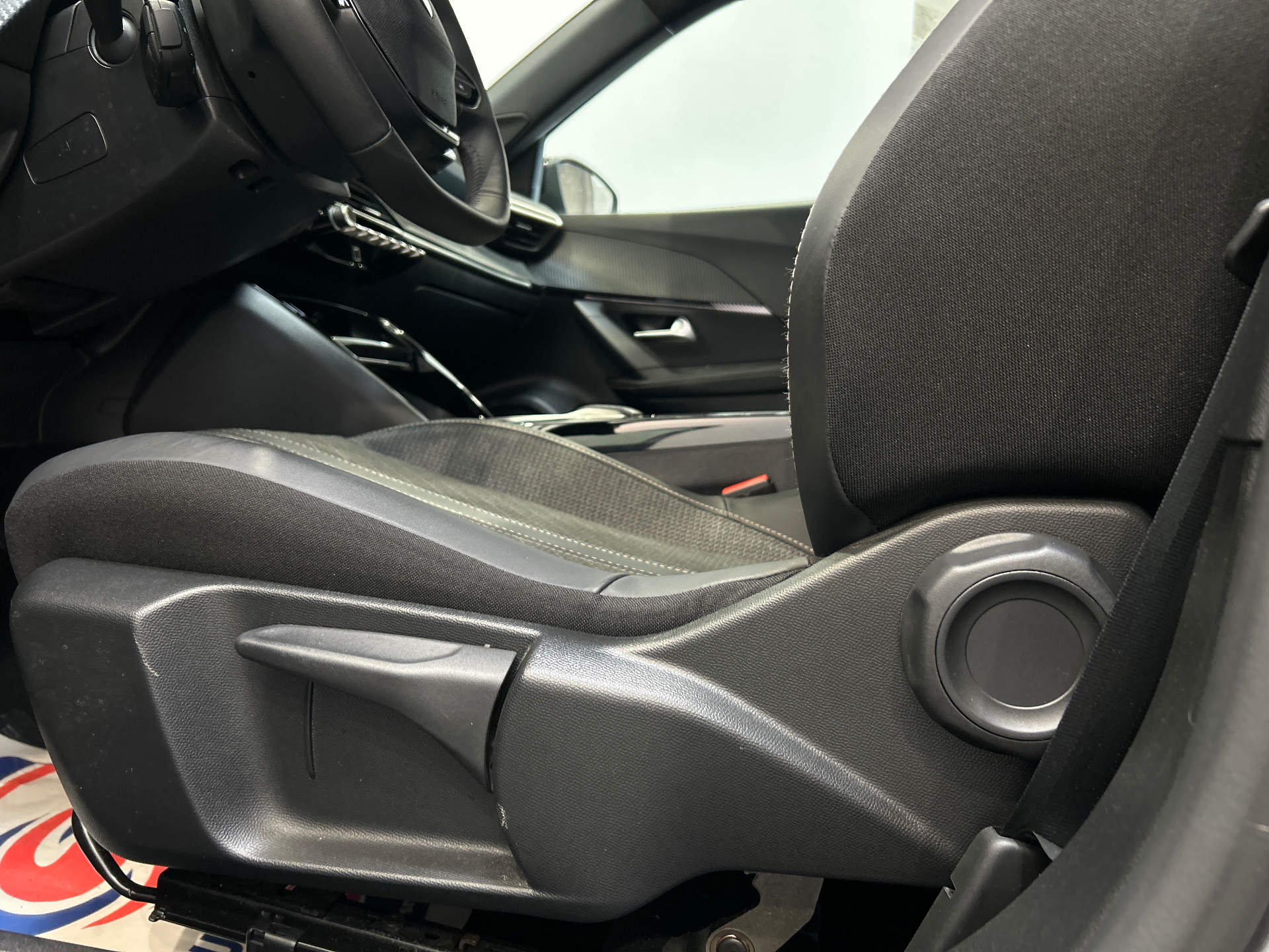 PEUGEOT 2008 130 S&S EAT8 Allure