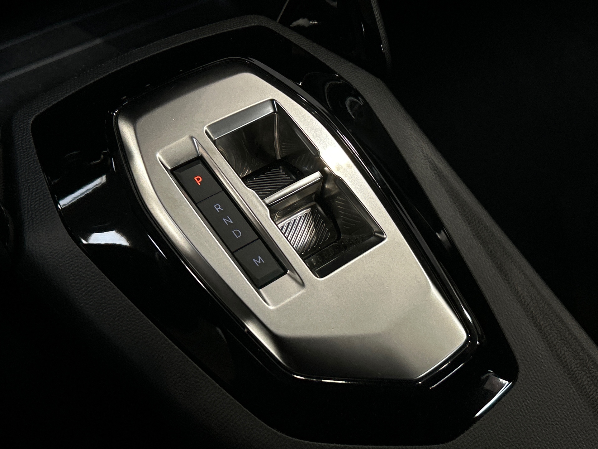 PEUGEOT 2008 Hybrid 145 e-DCS6 Style