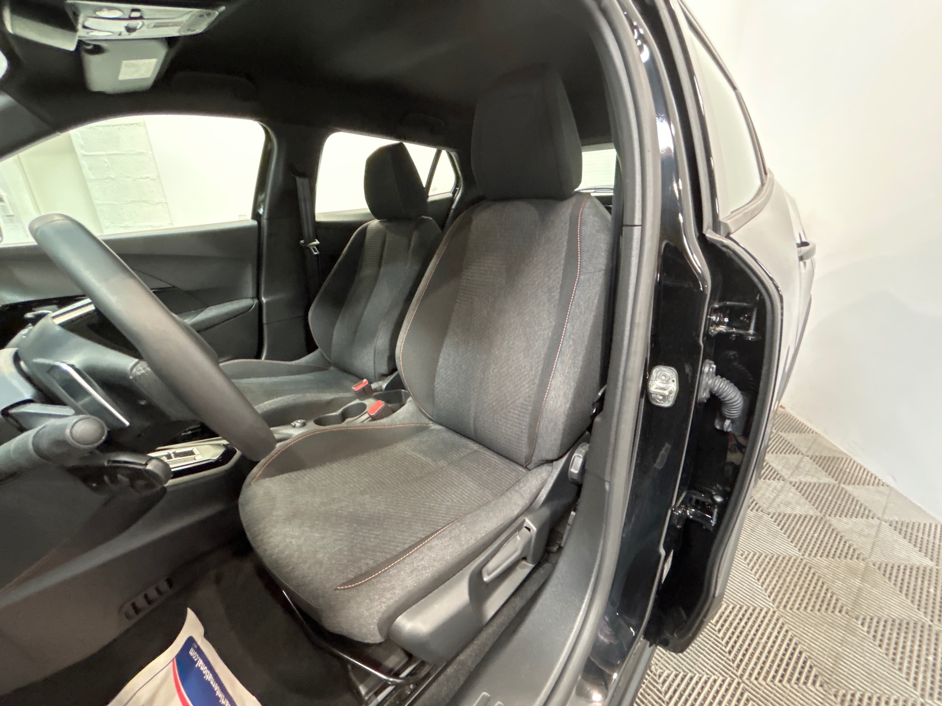 PEUGEOT 2008 Hybrid 145 e-DCS6 Style