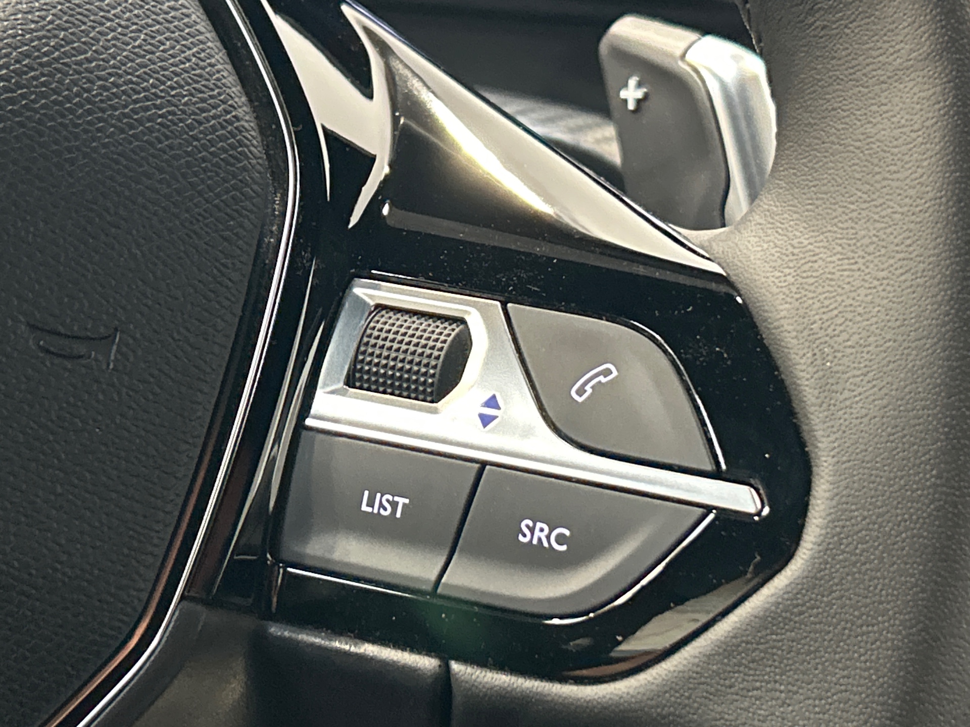 PEUGEOT 2008 Hybrid 145 e-DCS6 Style