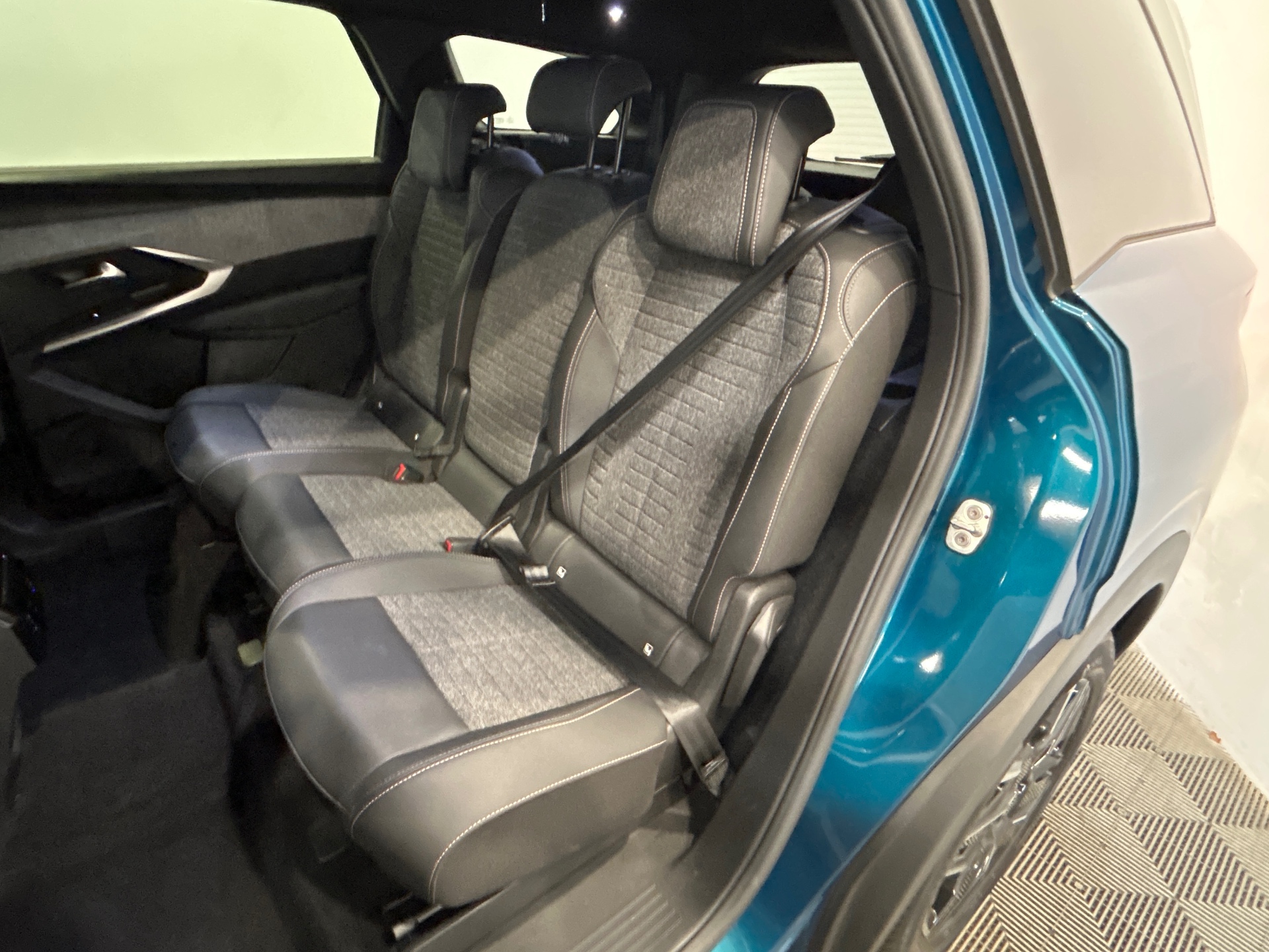 PEUGEOT 5008 Hybrid 145 ch e-DCS6 Allure