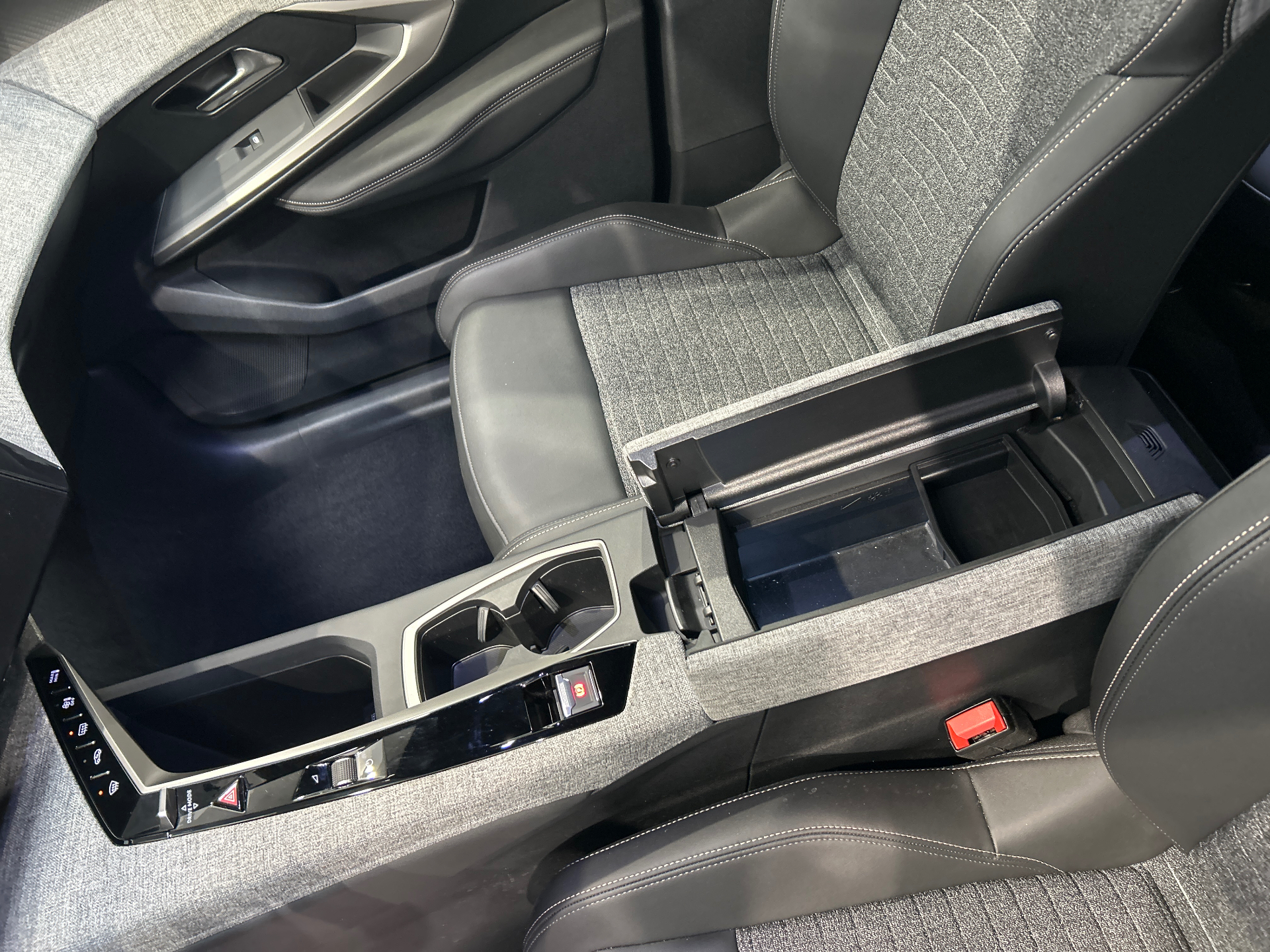 PEUGEOT 5008 Hybrid 145 ch e-DCS6 Allure