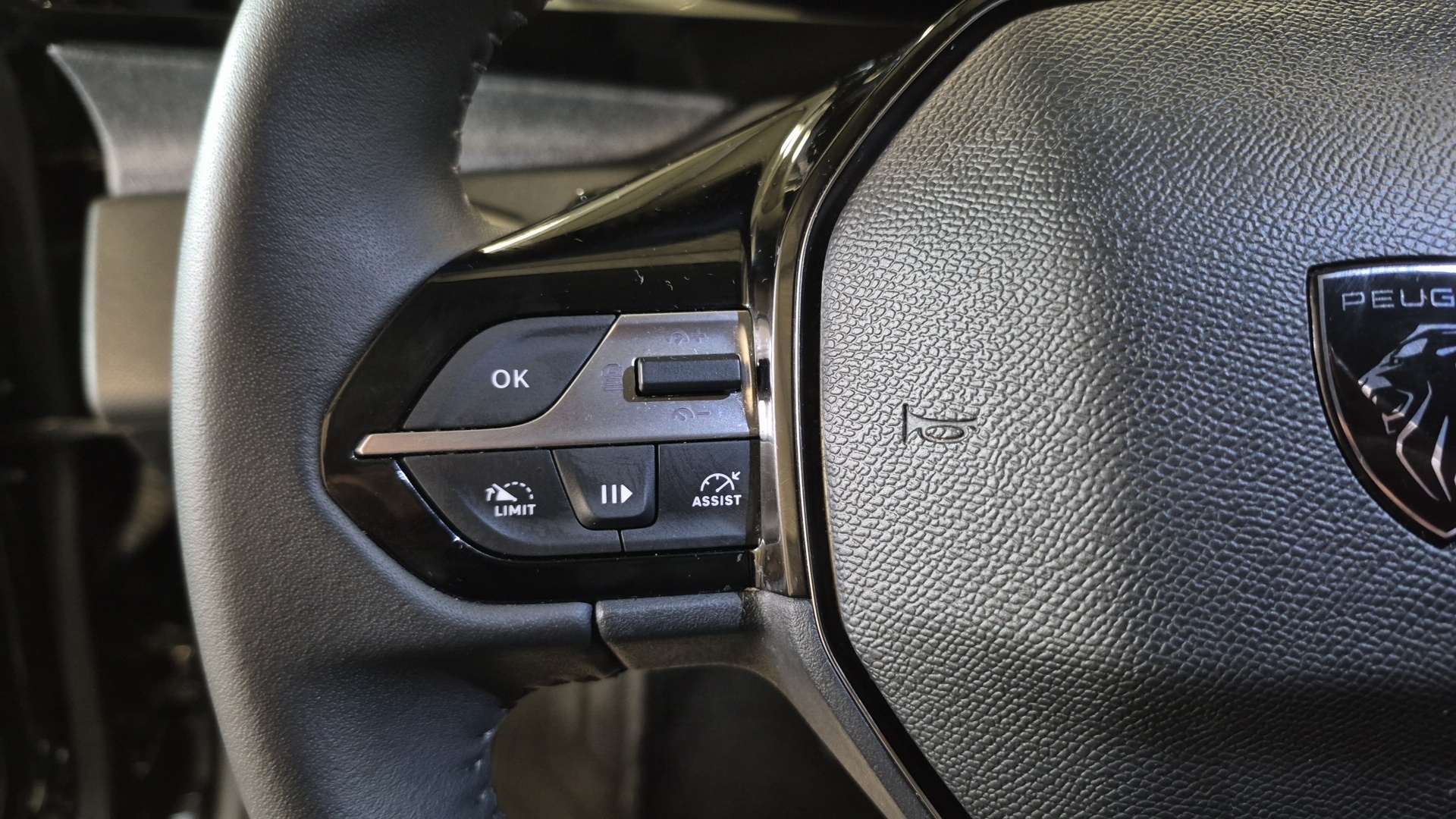 PEUGEOT 408 Hybrid 145 e-DCS6 Allure