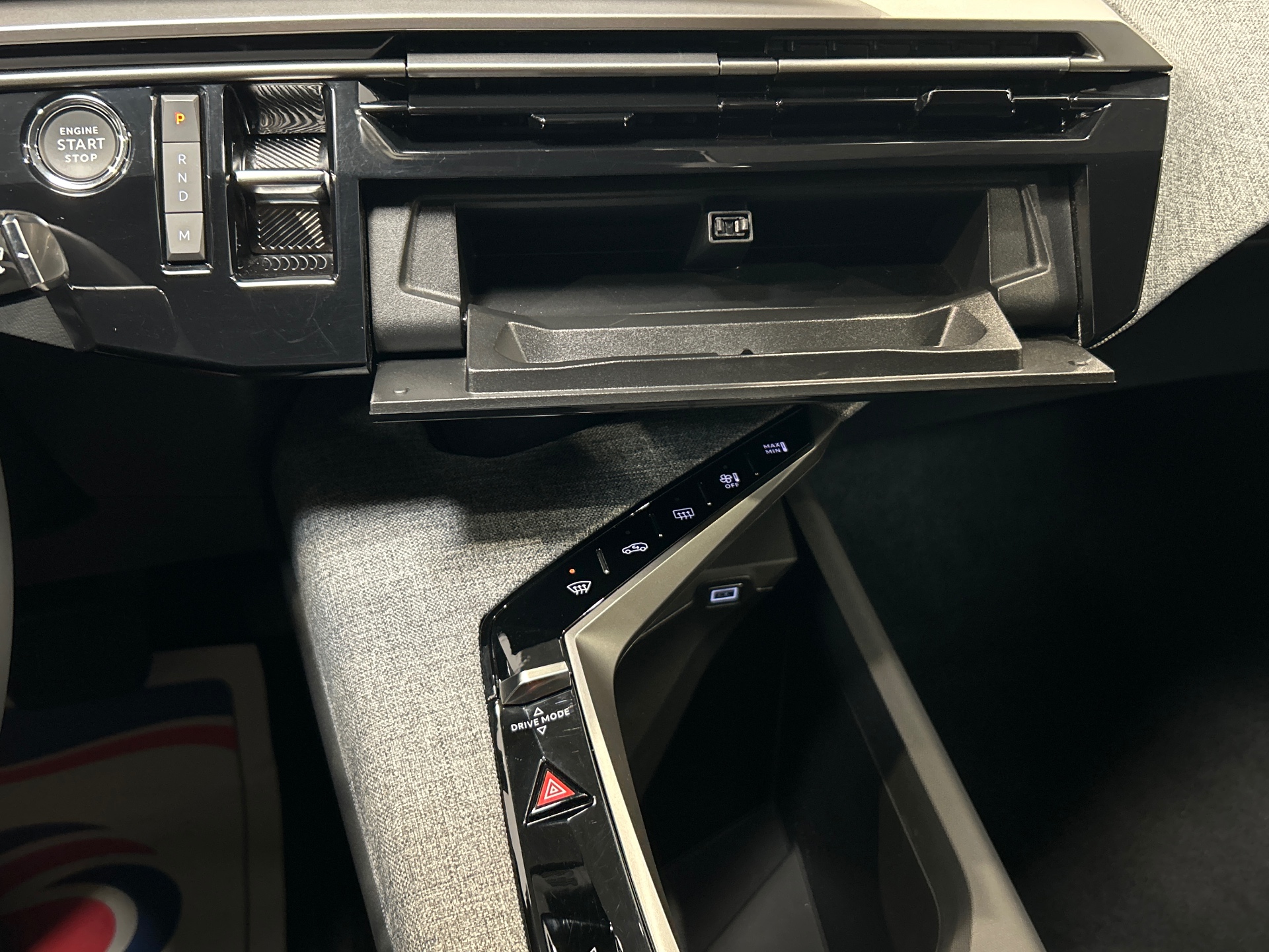 PEUGEOT 5008 Hybrid 145 ch e-DCS6 Allure