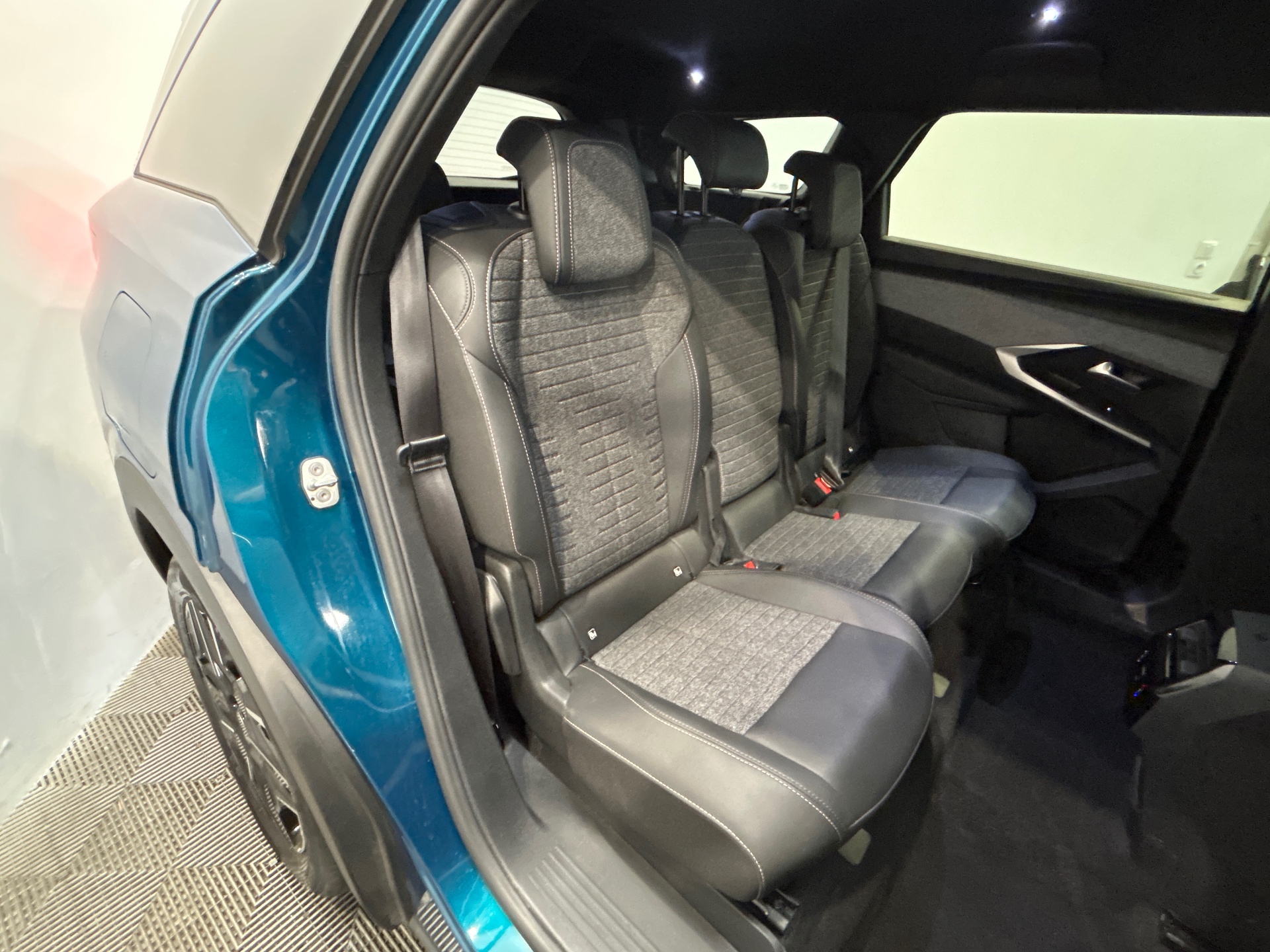 PEUGEOT 5008 Hybrid 145 ch e-DCS6 Allure