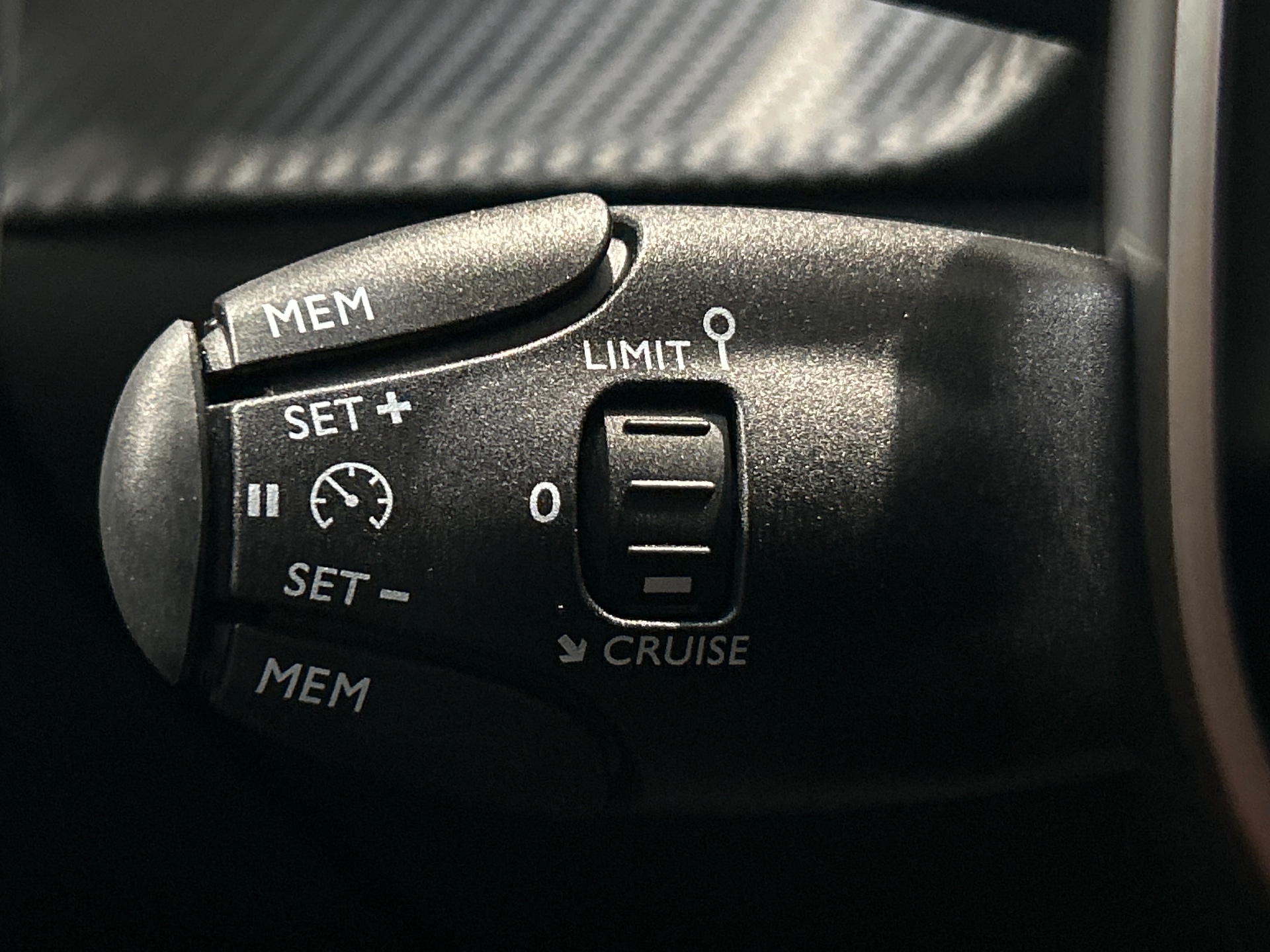 PEUGEOT 2008 Hybrid 145 e-DCS6 Style