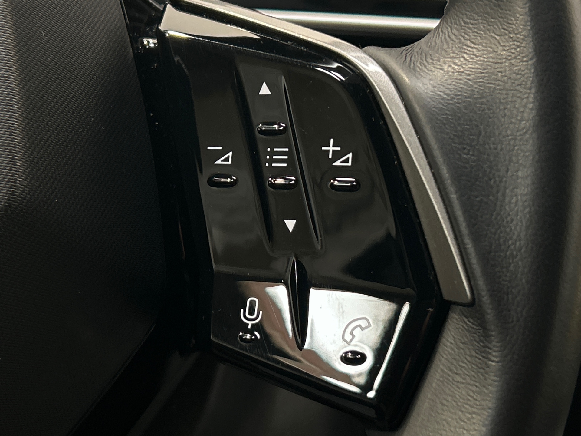 PEUGEOT 3008 Hybrid 145 e-DCS6 Allure