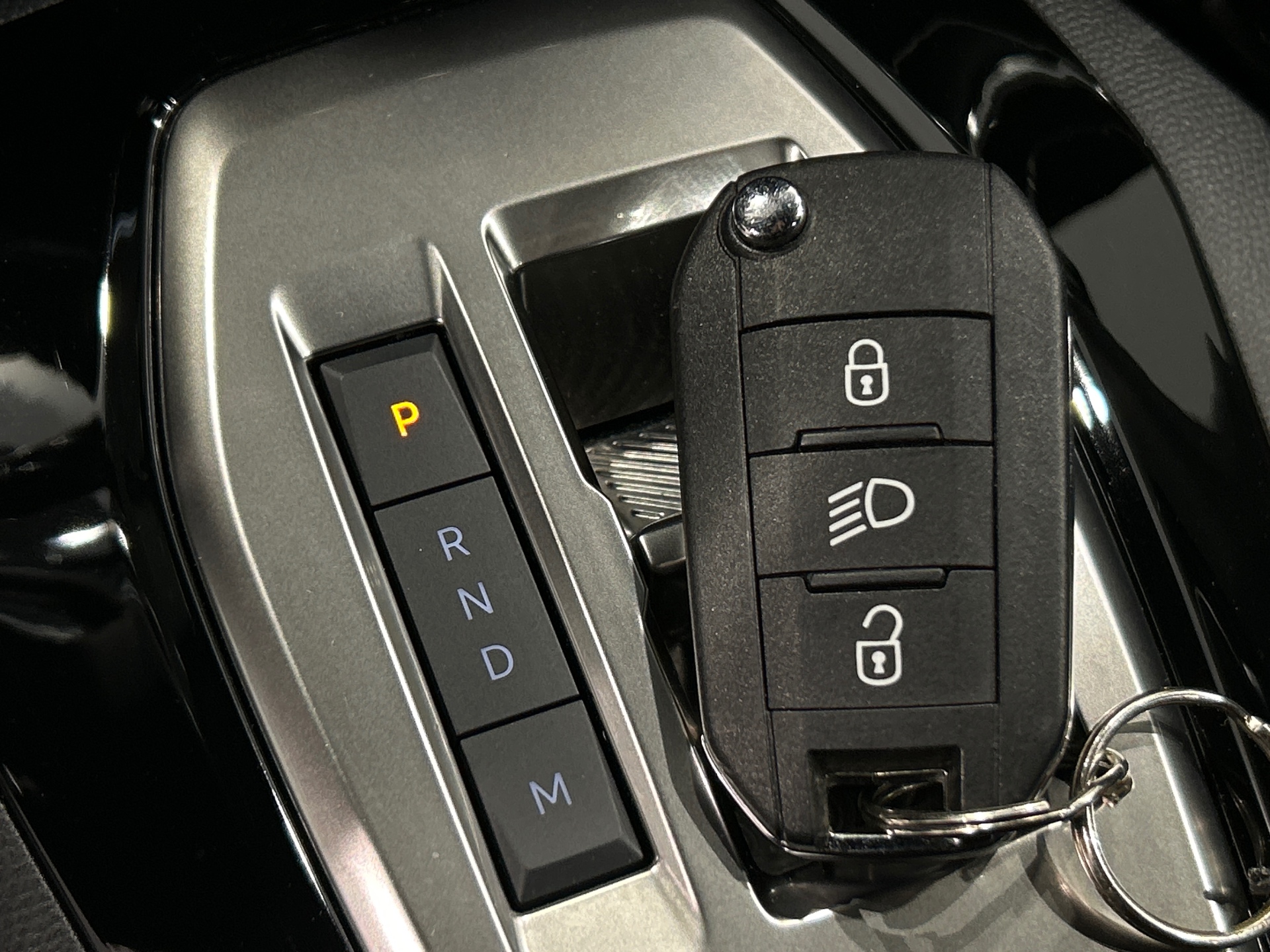 PEUGEOT 2008 Hybrid 145 e-DCS6 Style