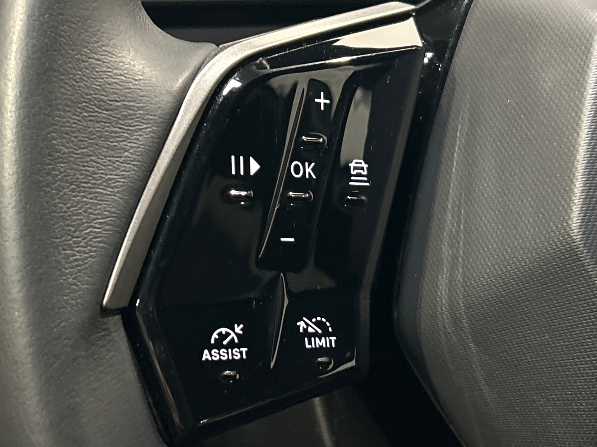 PEUGEOT 5008 Hybrid 145 ch e-DCS6 Allure