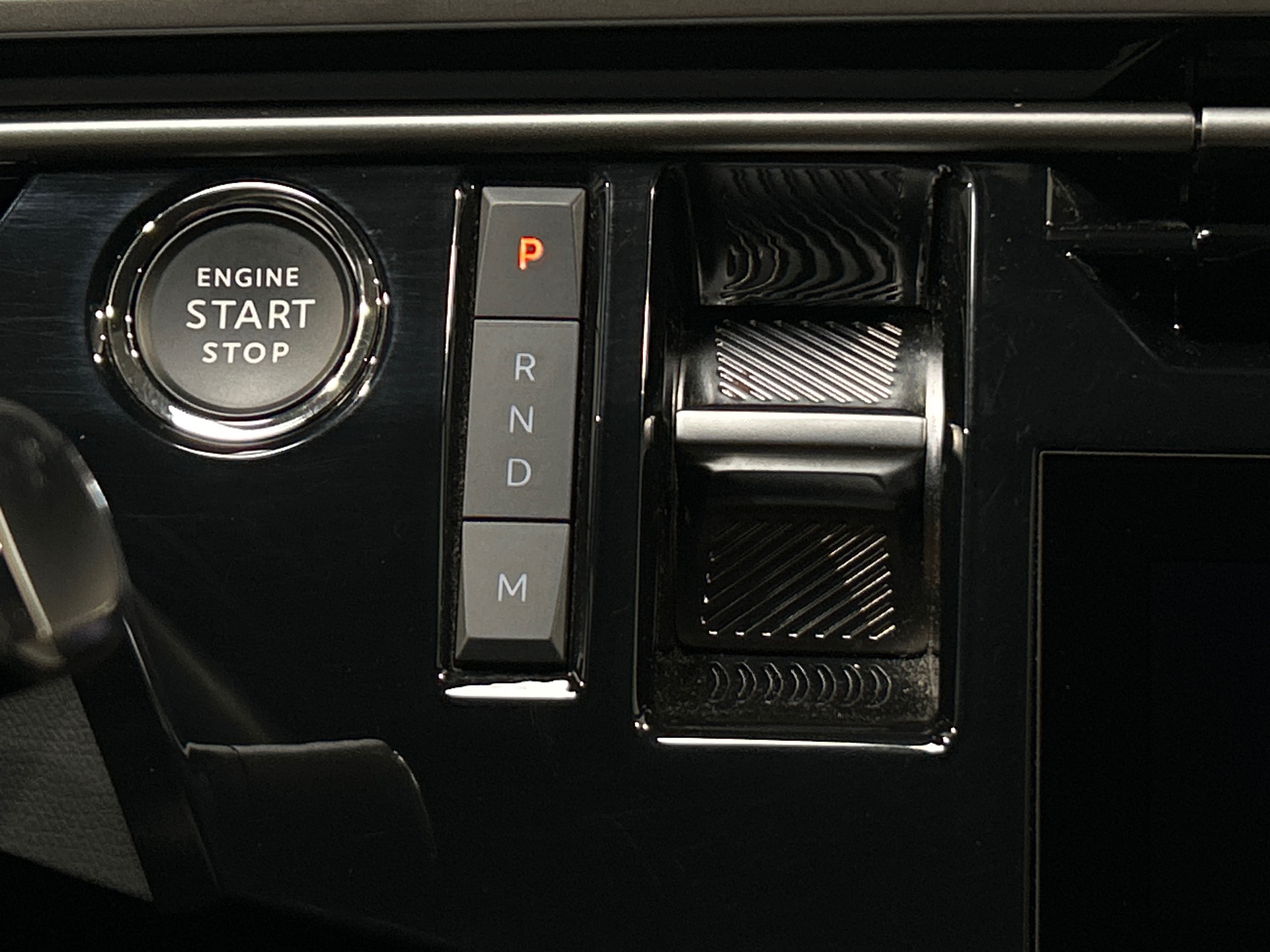 PEUGEOT 3008 Hybrid 145 e-DCS6 Allure