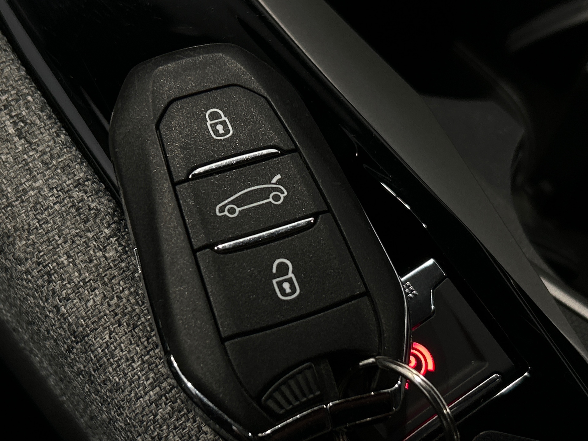 PEUGEOT 5008 Hybrid 145 ch e-DCS6 Allure