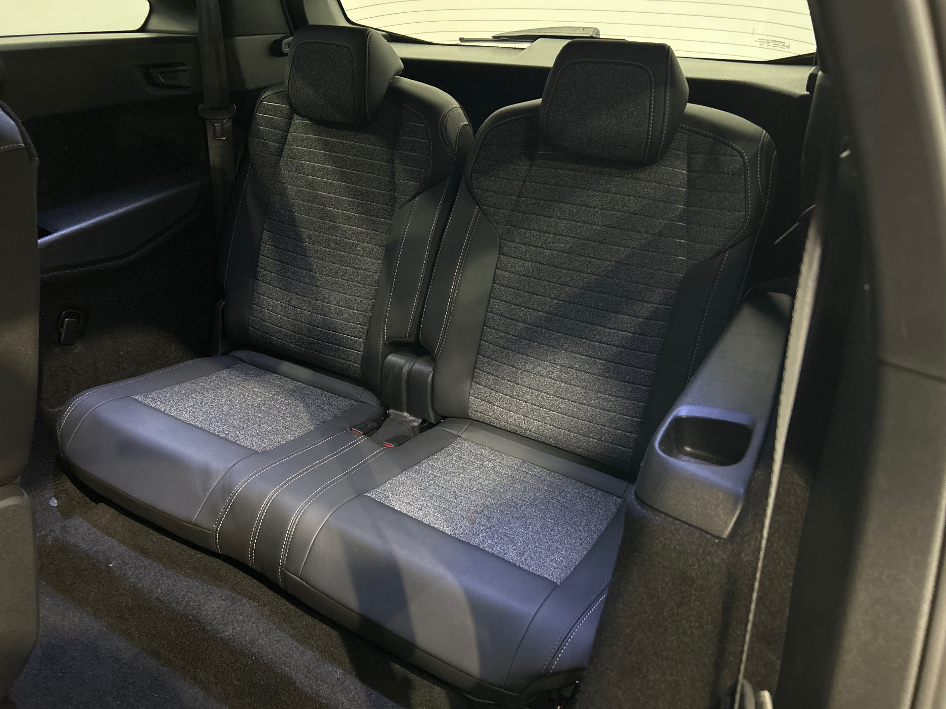 PEUGEOT 5008 Hybrid 145 ch e-DCS6 Allure