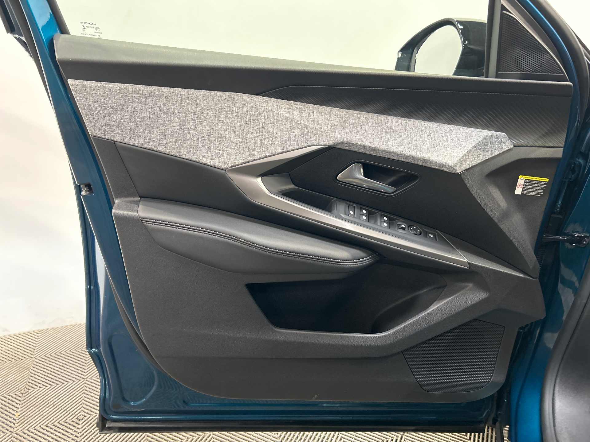 PEUGEOT 5008 Hybrid 145 ch e-DCS6 Allure