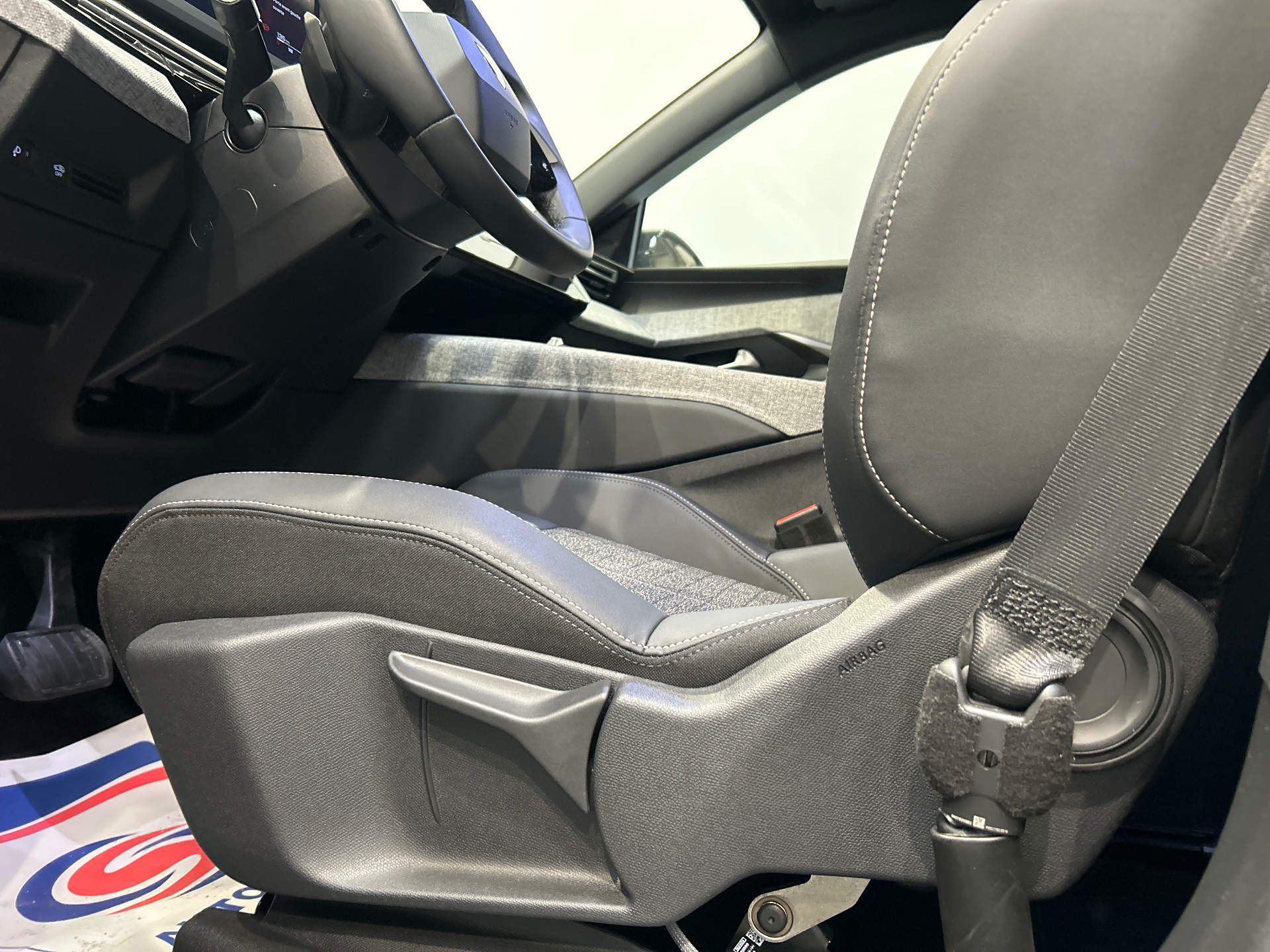 PEUGEOT 5008 Hybrid 145 ch e-DCS6 Allure