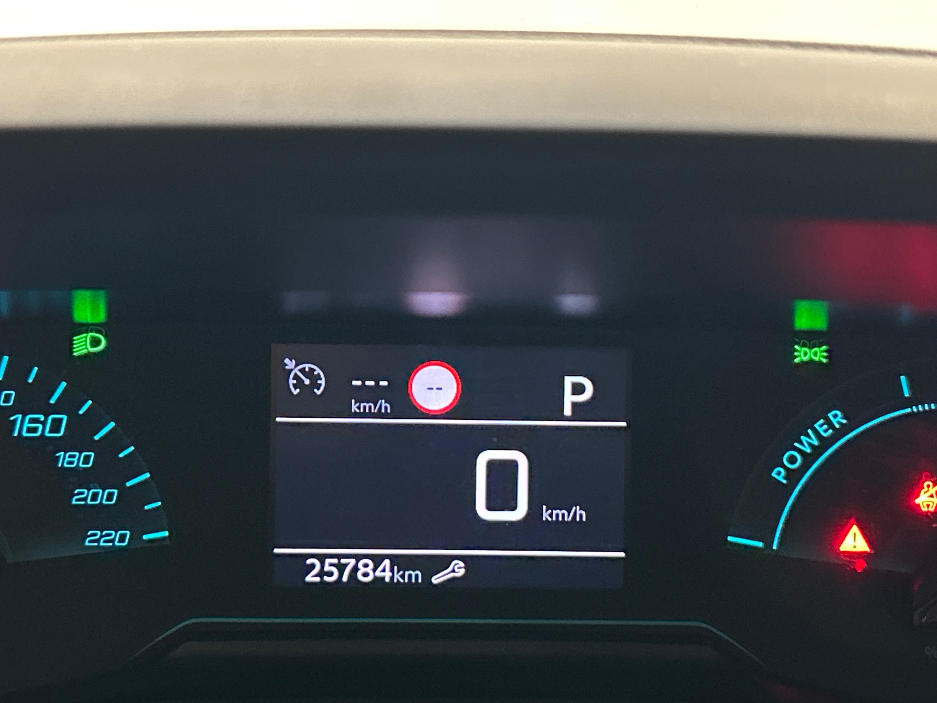 PEUGEOT 2008 Hybrid 145 e-DCS6 Style