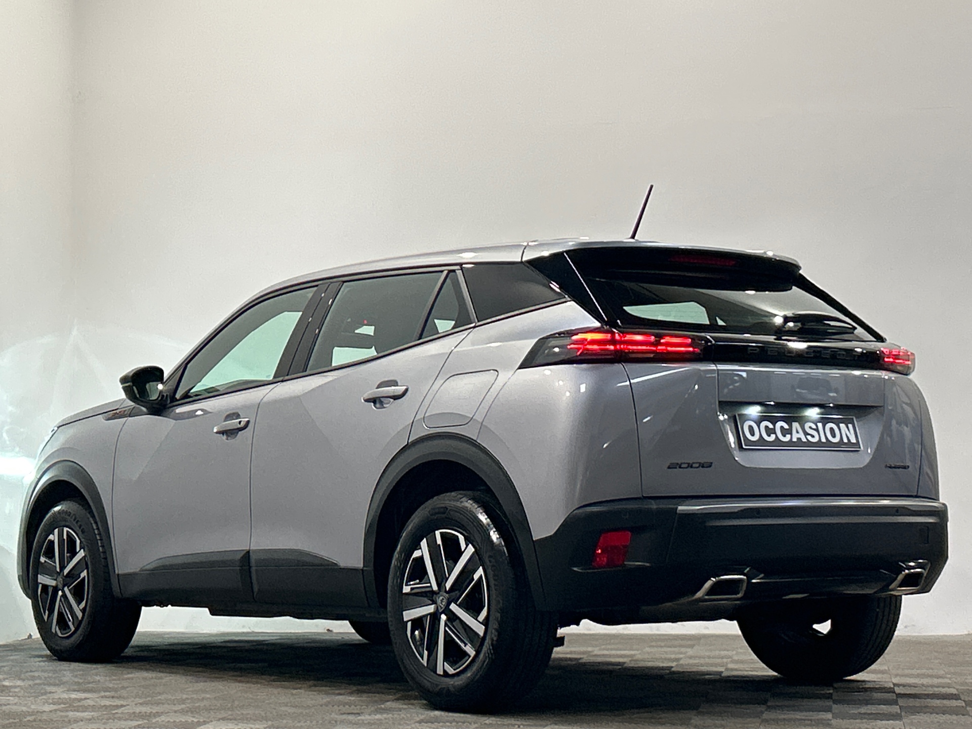 PEUGEOT 2008 Hybrid 145 e-DCS6 Style