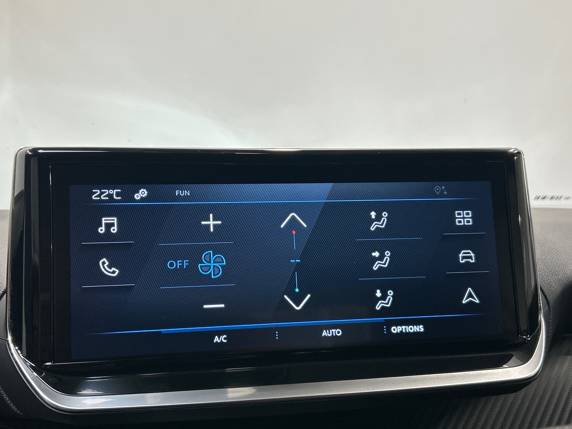 PEUGEOT 2008 Hybrid 145 e-DCS6 Style