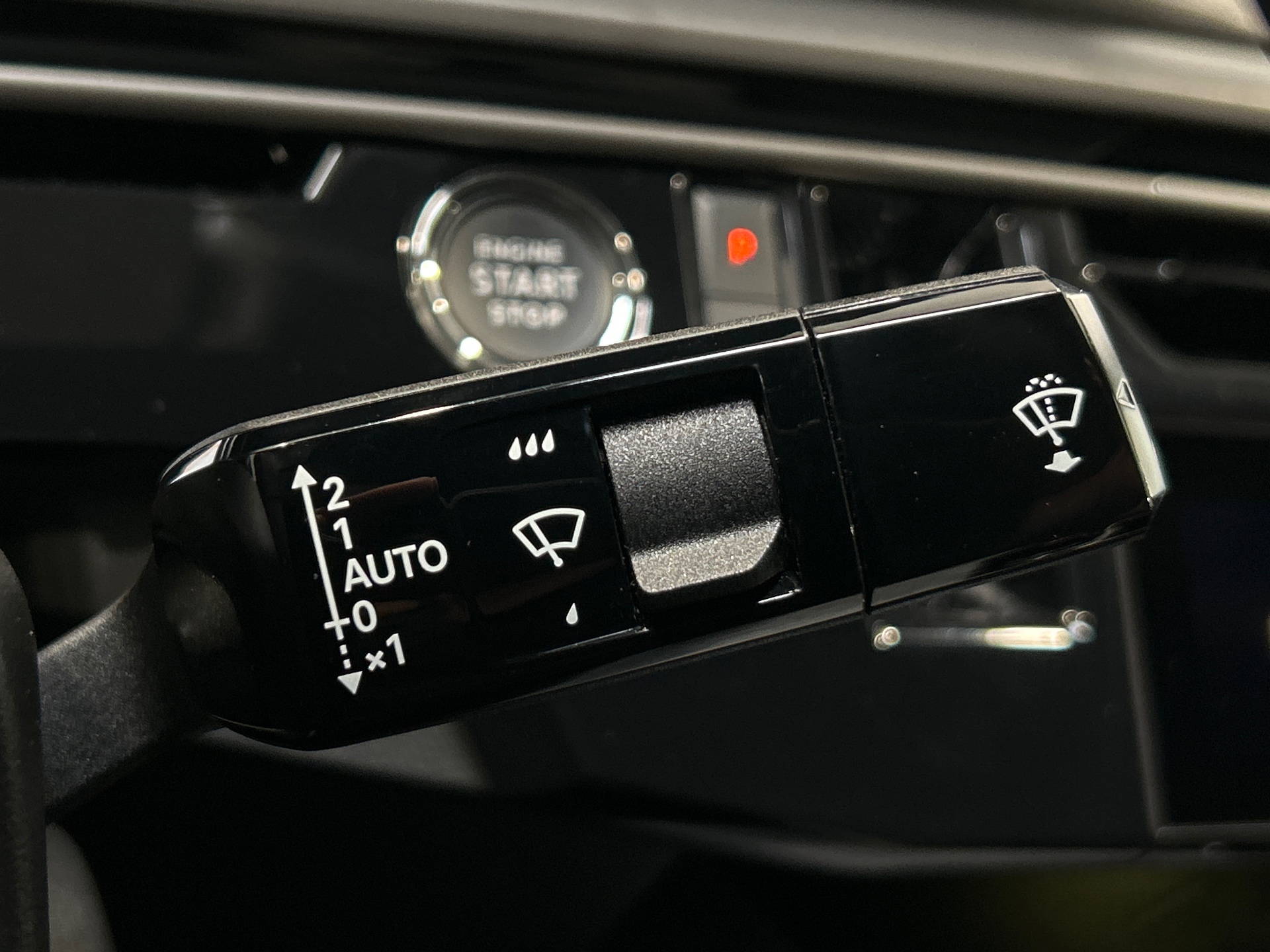 PEUGEOT 3008 Hybrid 145 e-DCS6 Allure