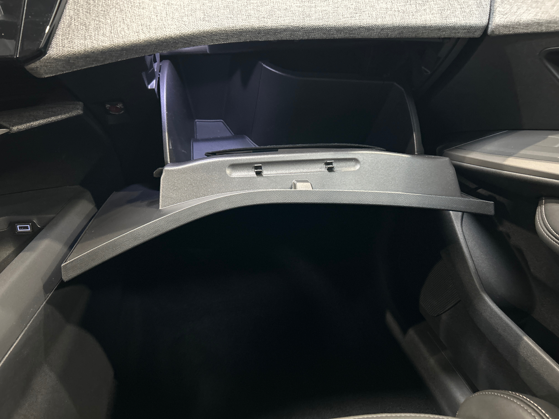 PEUGEOT 5008 Hybrid 145 ch e-DCS6 Allure