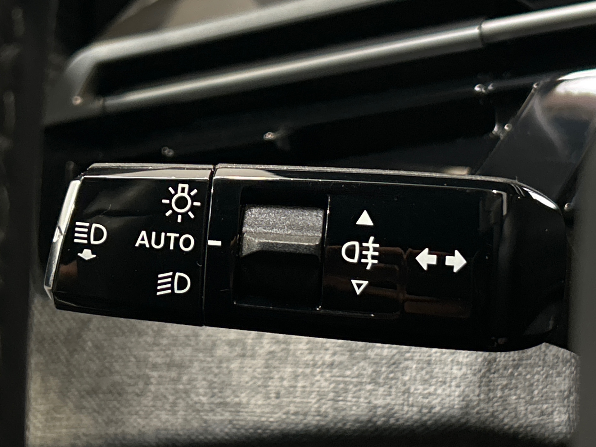 PEUGEOT 3008 Hybrid 145 e-DCS6 Allure