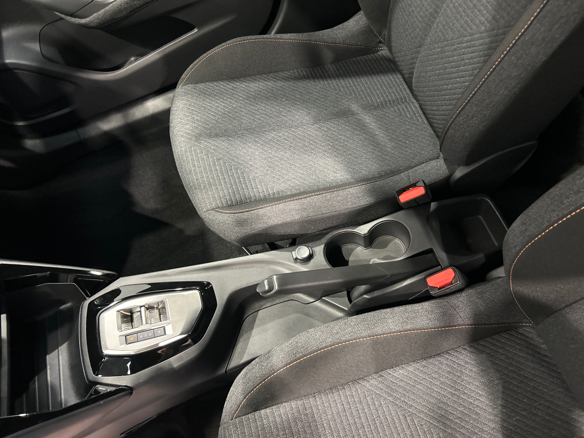 PEUGEOT 2008 Hybrid 145 e-DCS6 Style