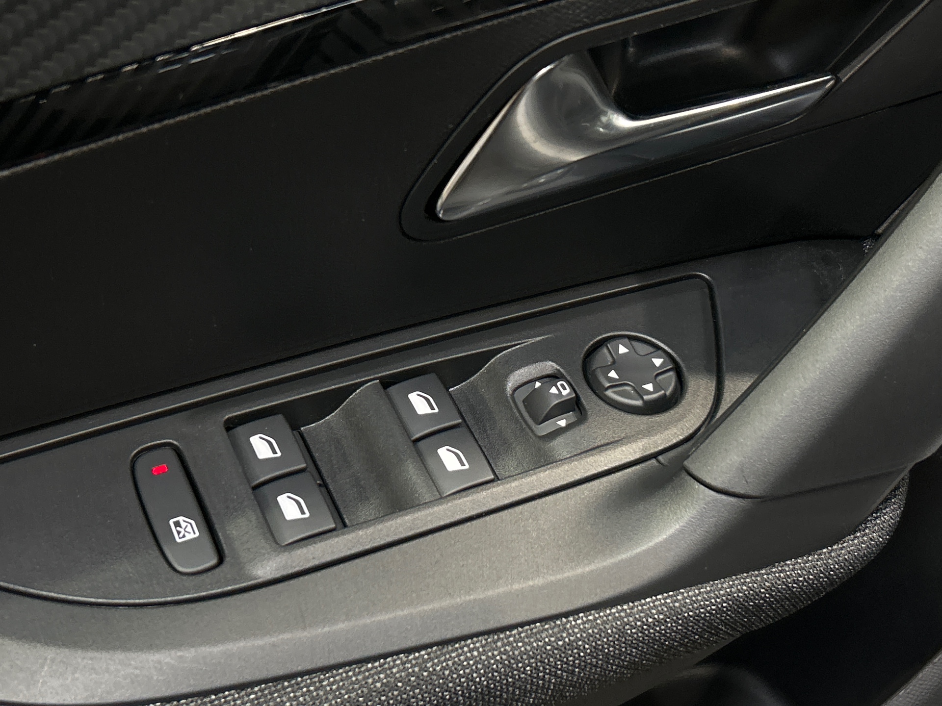 PEUGEOT 2008 Hybrid 145 e-DCS6 Style
