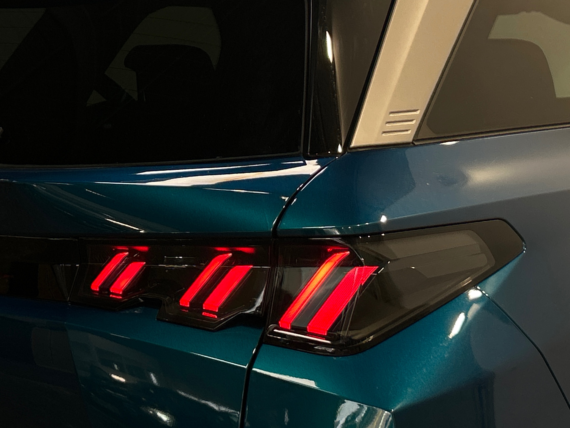 PEUGEOT 5008 Hybrid 145 ch e-DCS6 Allure