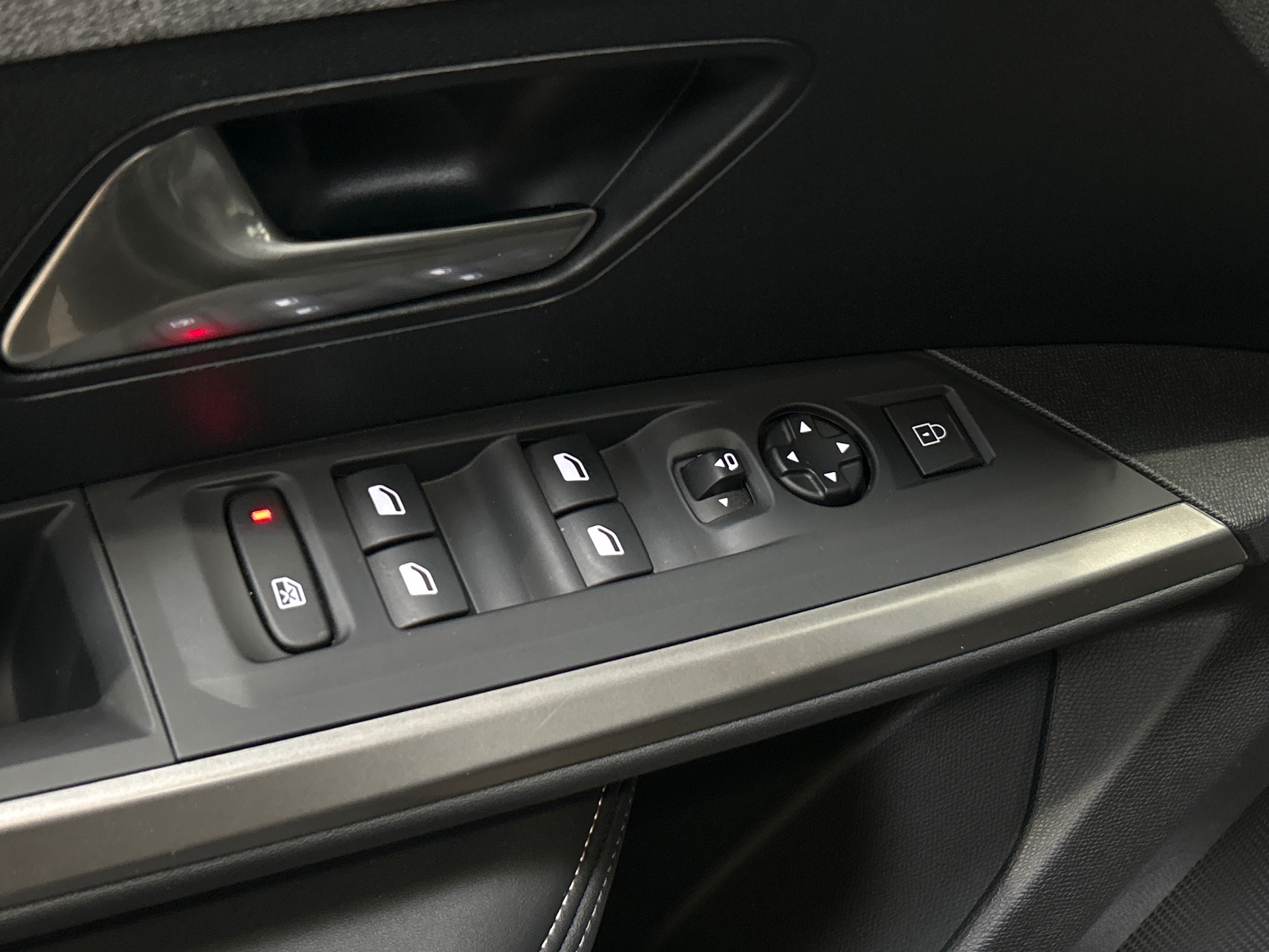 PEUGEOT 3008 Hybrid 145 e-DCS6 Allure
