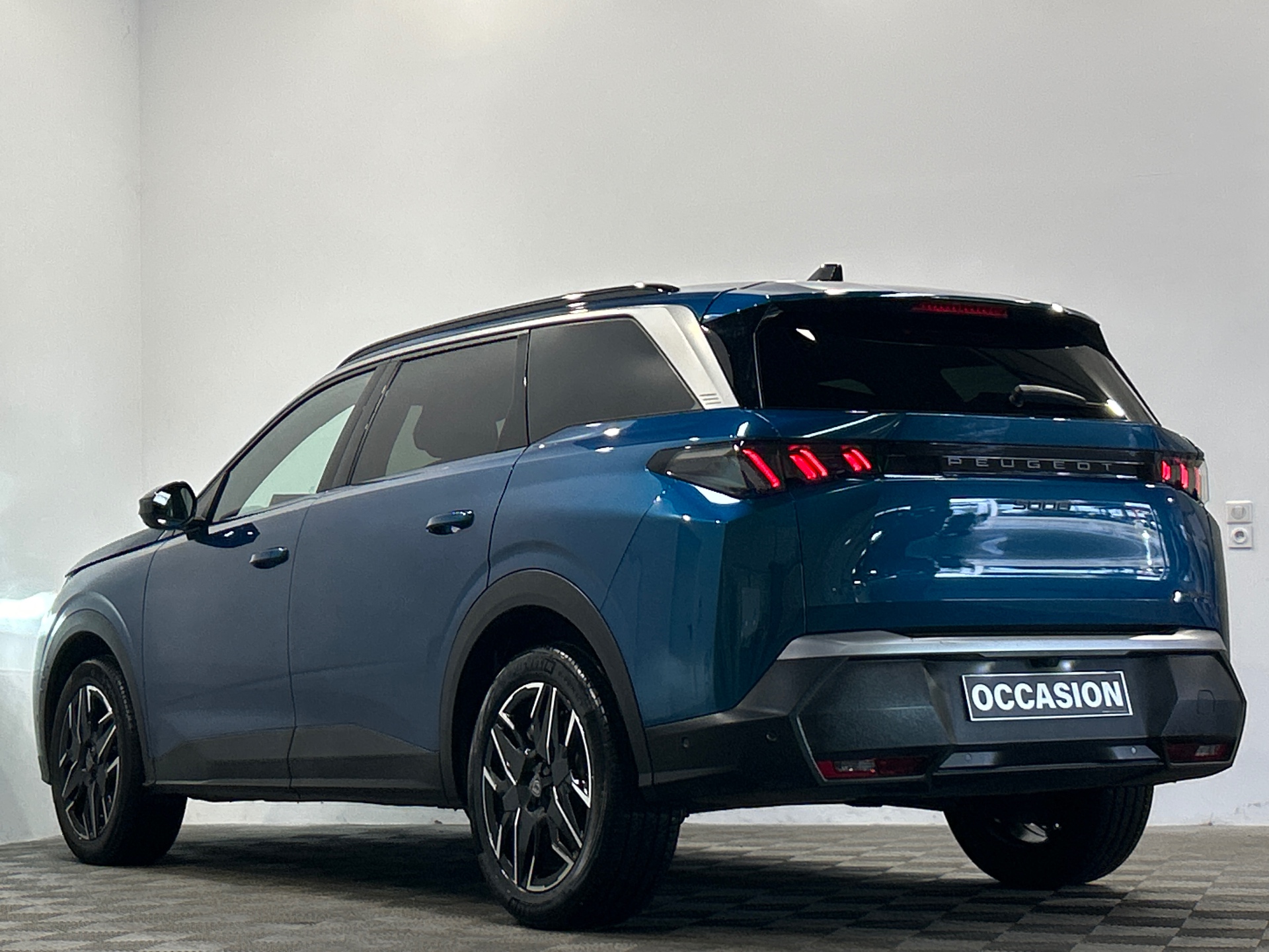 PEUGEOT 5008 Hybrid 145 ch e-DCS6 Allure