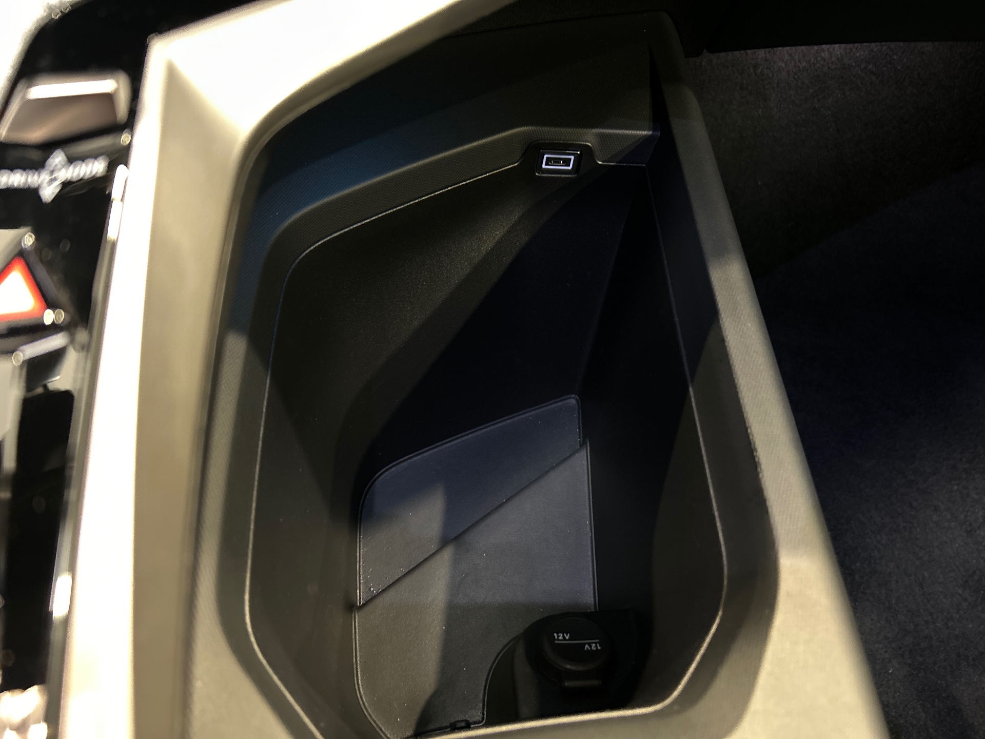 PEUGEOT 3008 Hybrid 145 e-DCS6 Allure