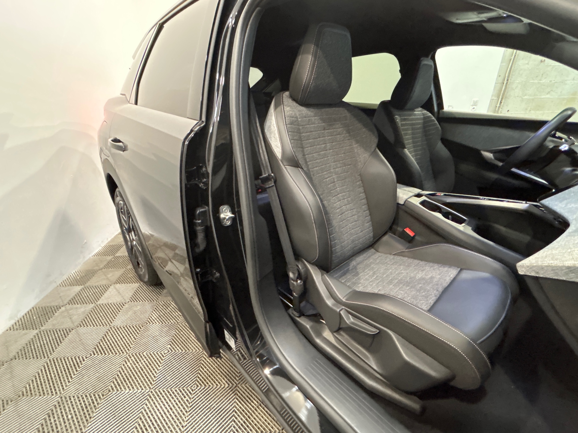 PEUGEOT 3008 Hybrid 145 e-DCS6 Allure