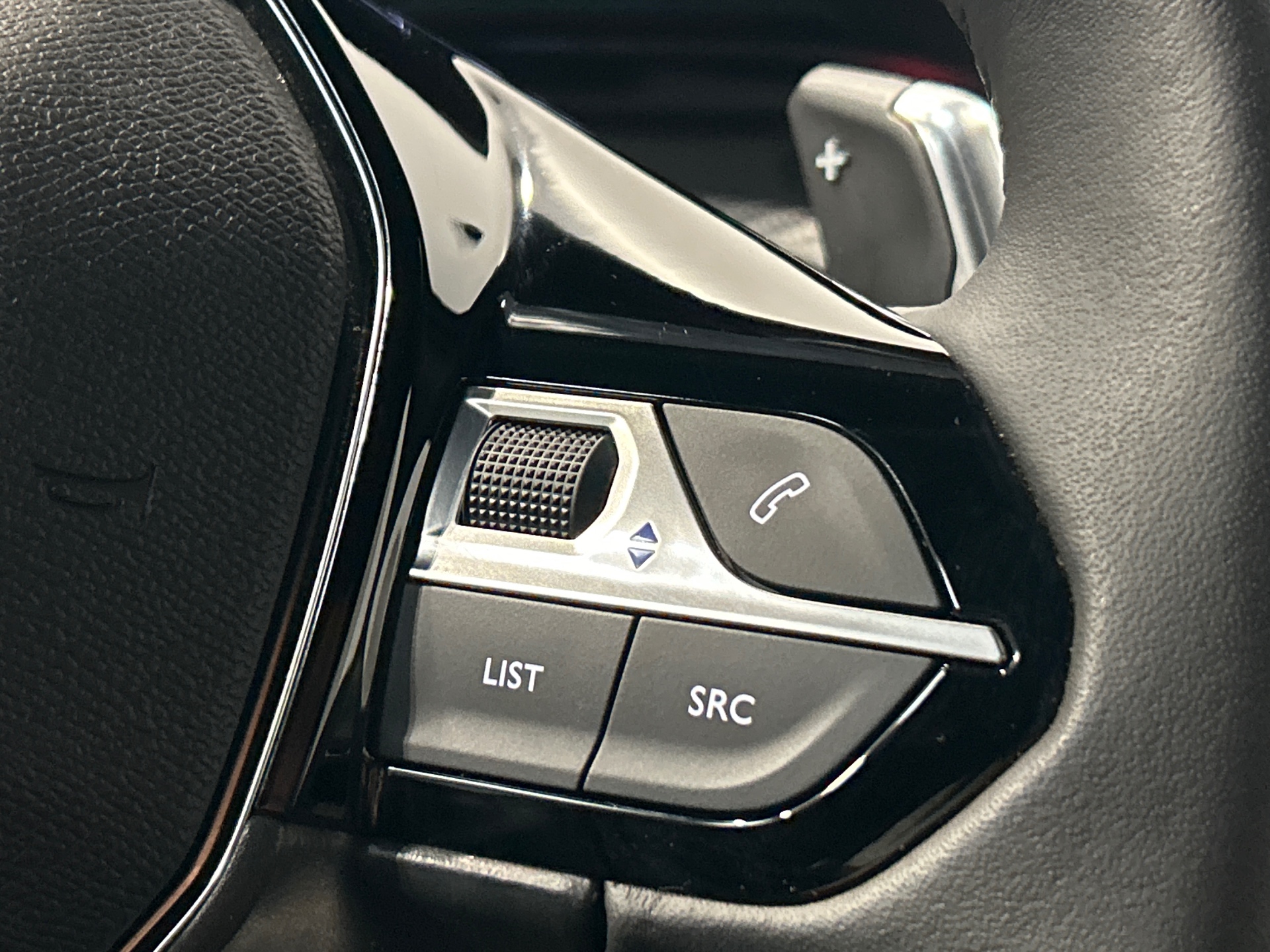PEUGEOT 2008 Hybrid 145 e-DCS6 Style